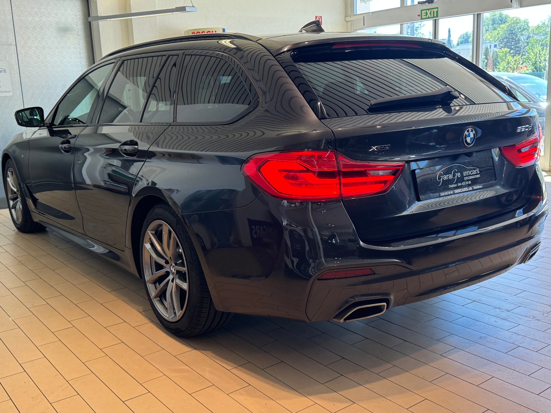 BMW 520d xDrive Touring Steptronic-image-2