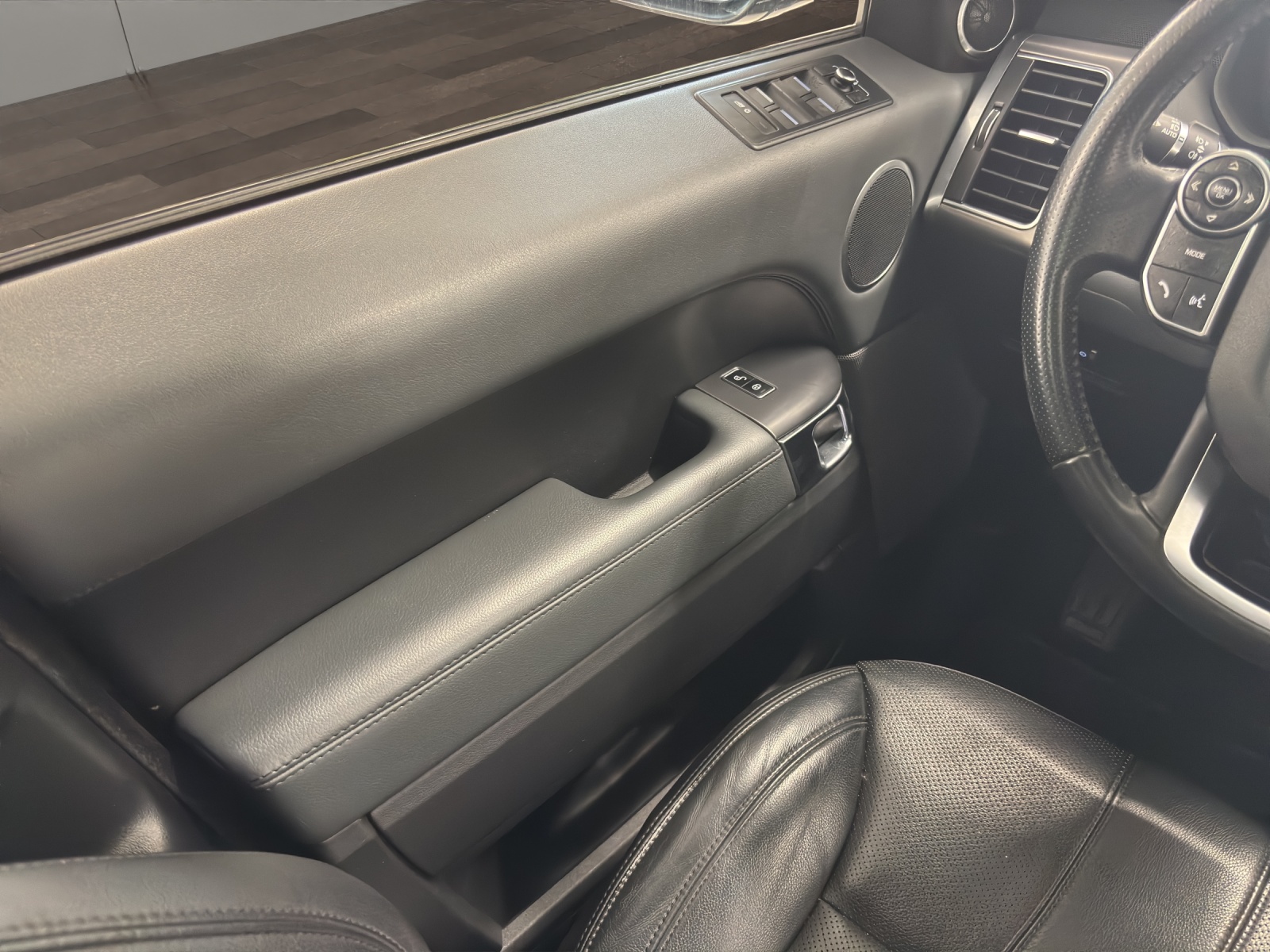 LAND ROVER Range Rover Sport 3.0 TDV6 SE Automatic-image-11