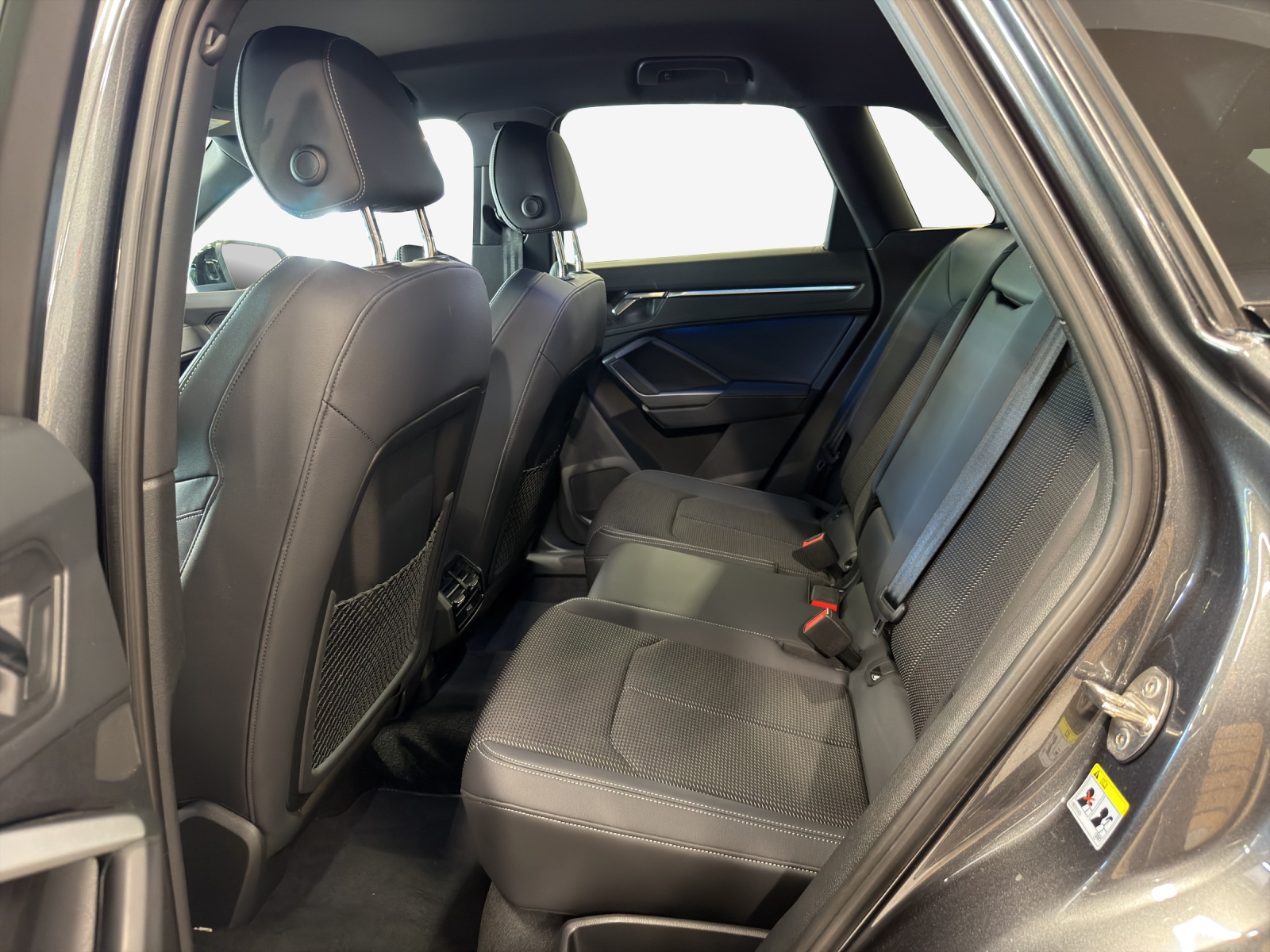 AUDI Q3 35 TFSI S line Attraction S-tronic-image-11