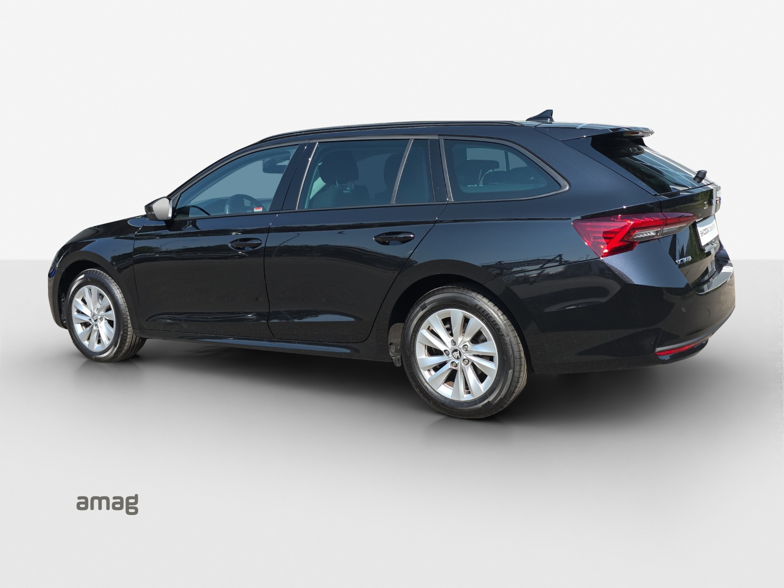 SKODA Octavia Combi 2.0 TDI DSG Selection-image-2