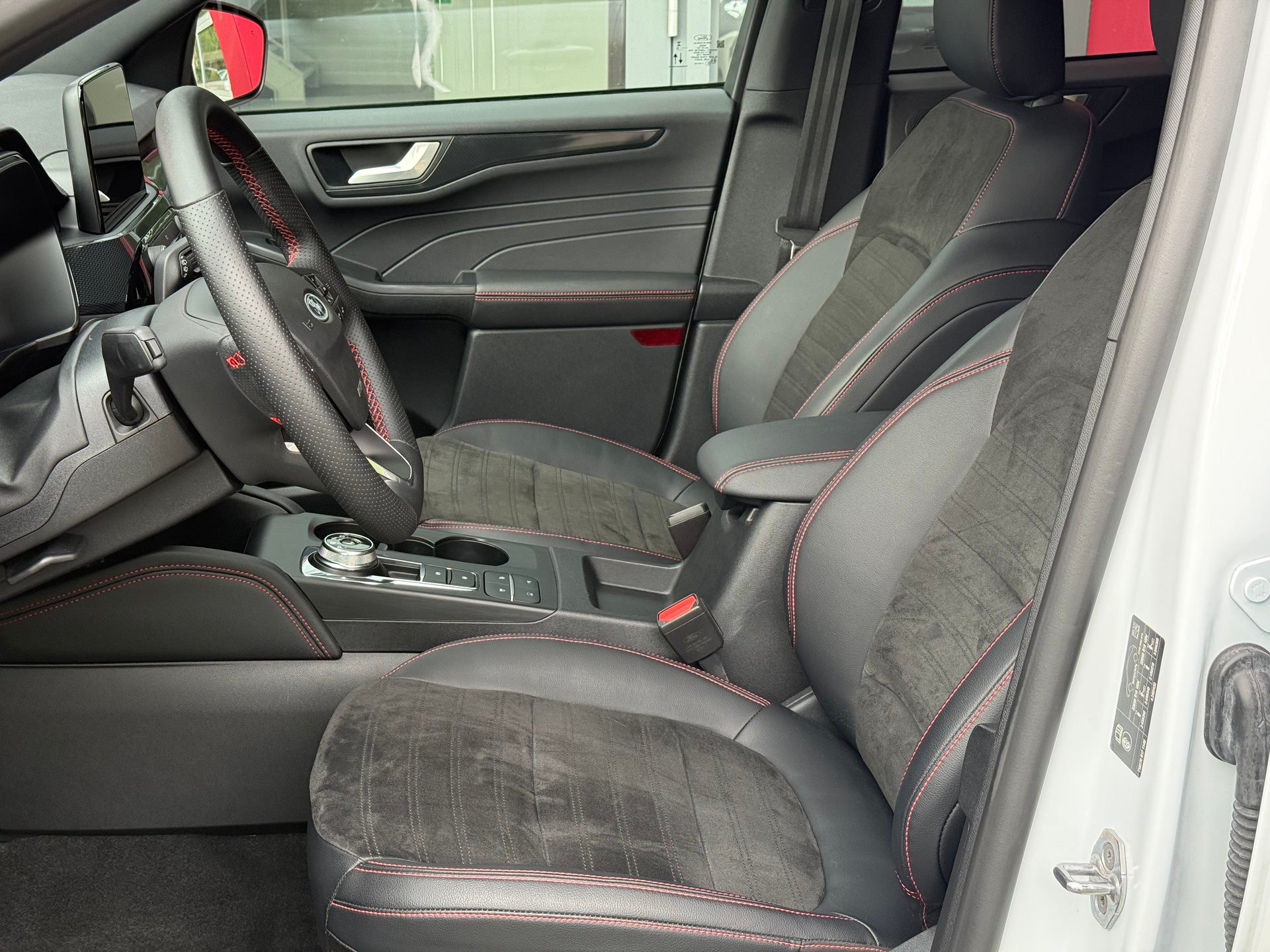 FORD Kuga 2.5 FHEV ST-Line X 4WD LEASING AB 423.87 CHF / MONAT-image-7