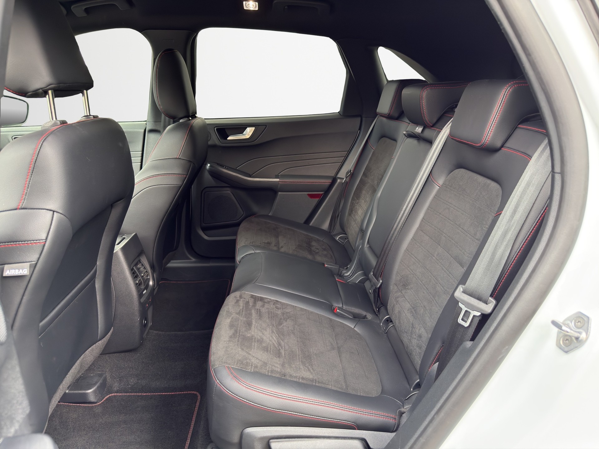 FORD Kuga 2.5 FHEV ST-Line X 4WD-image-9
