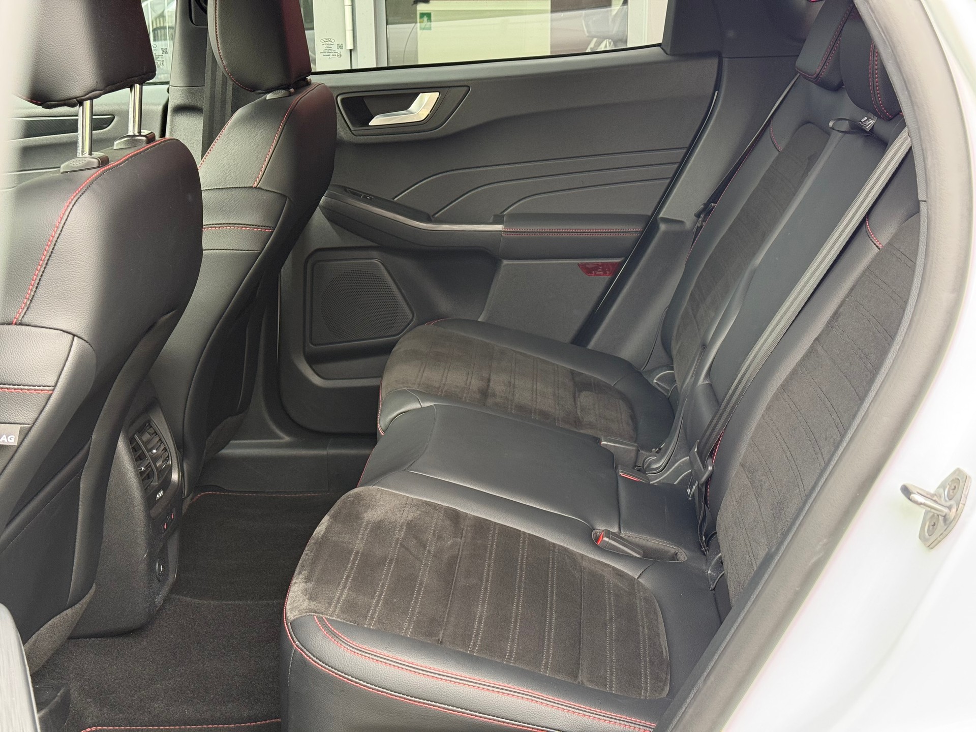 FORD Kuga 2.5 FHEV ST-Line X 4WD LEASING AB 423.87 CHF / MONAT-image-8