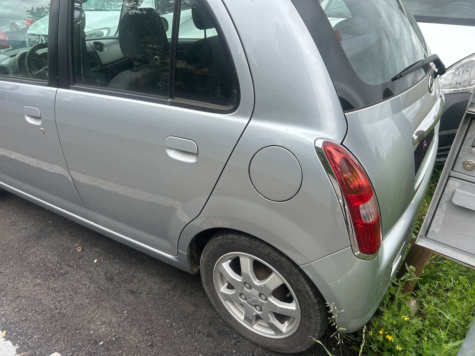 DAIHATSU Trevis 1.0-image-3