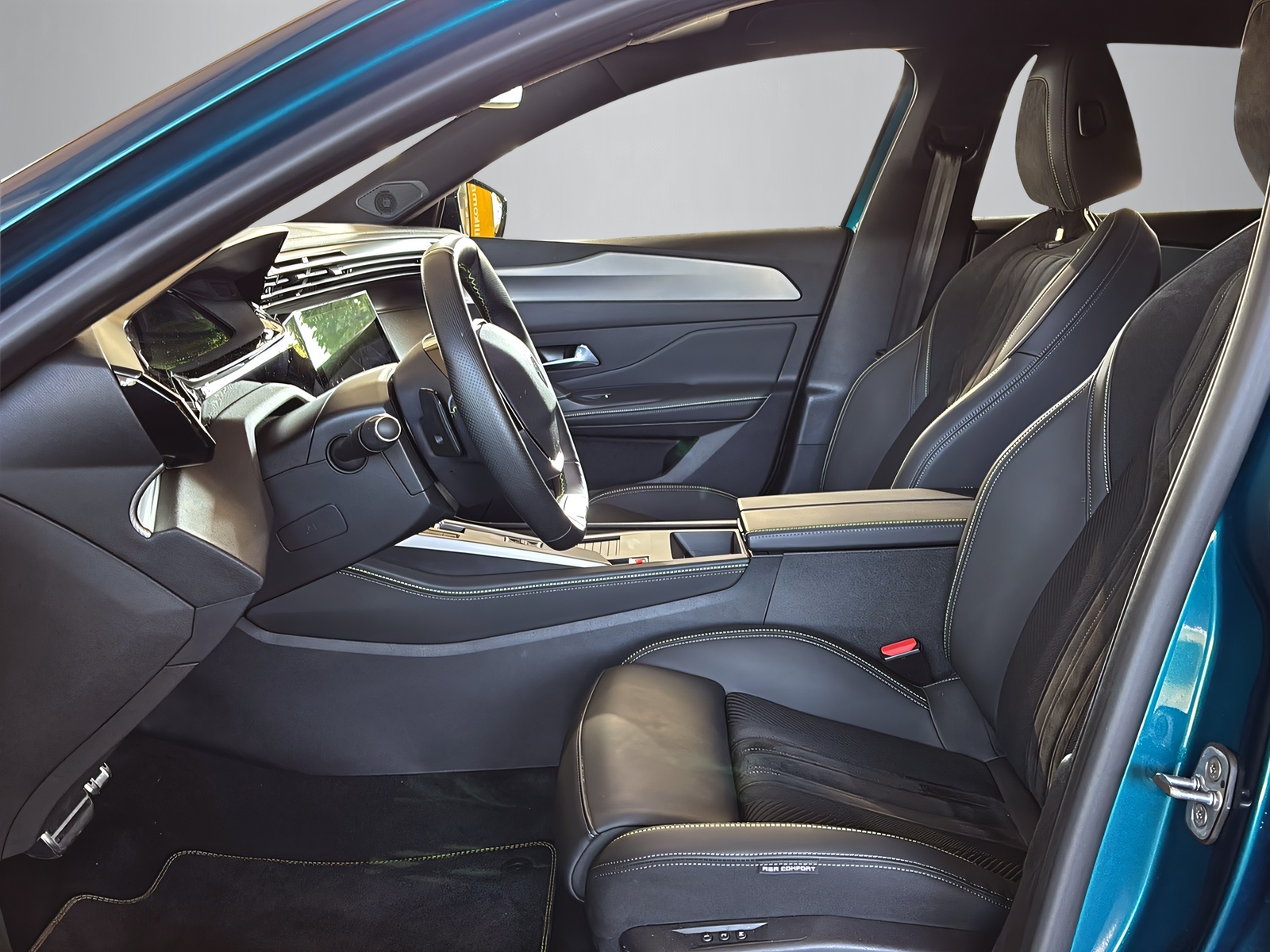 PEUGEOT 308 1.2 PureTech GT-image-2