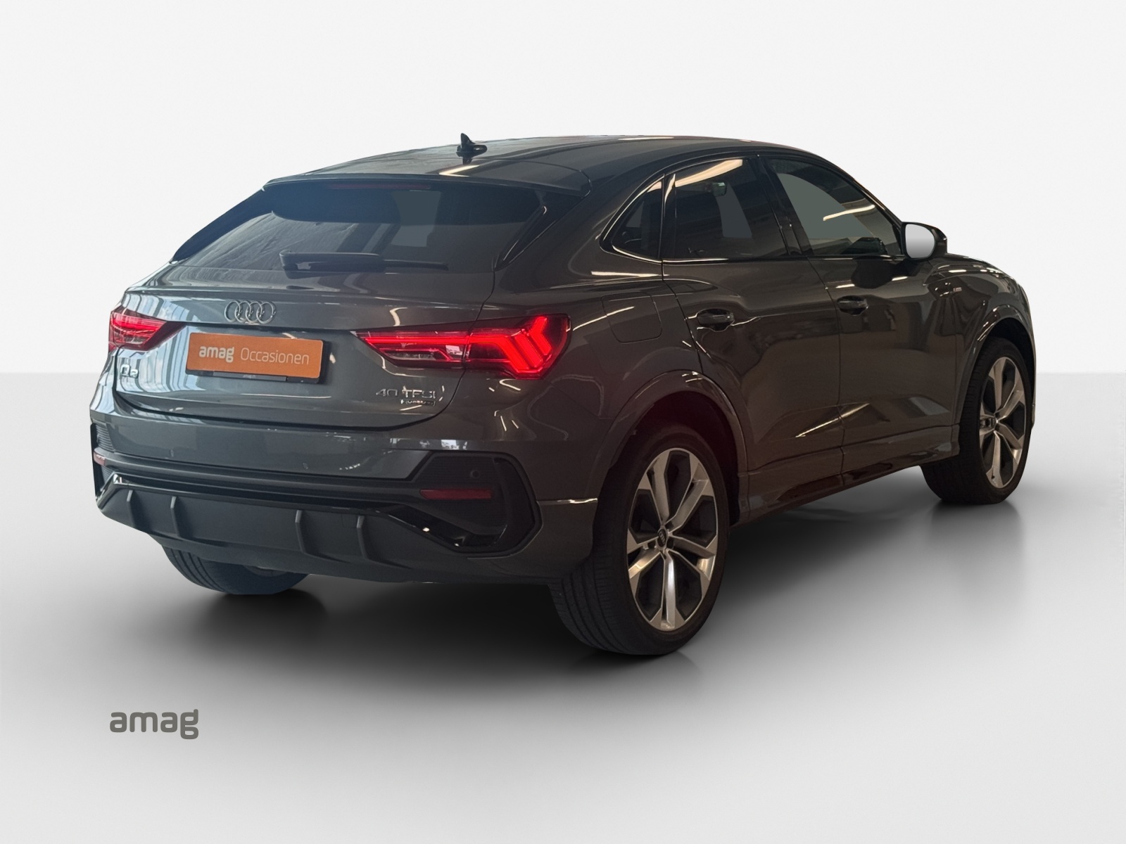 AUDI Q3 Sportback 40 TFSI S line quattro S-tronic-image-4