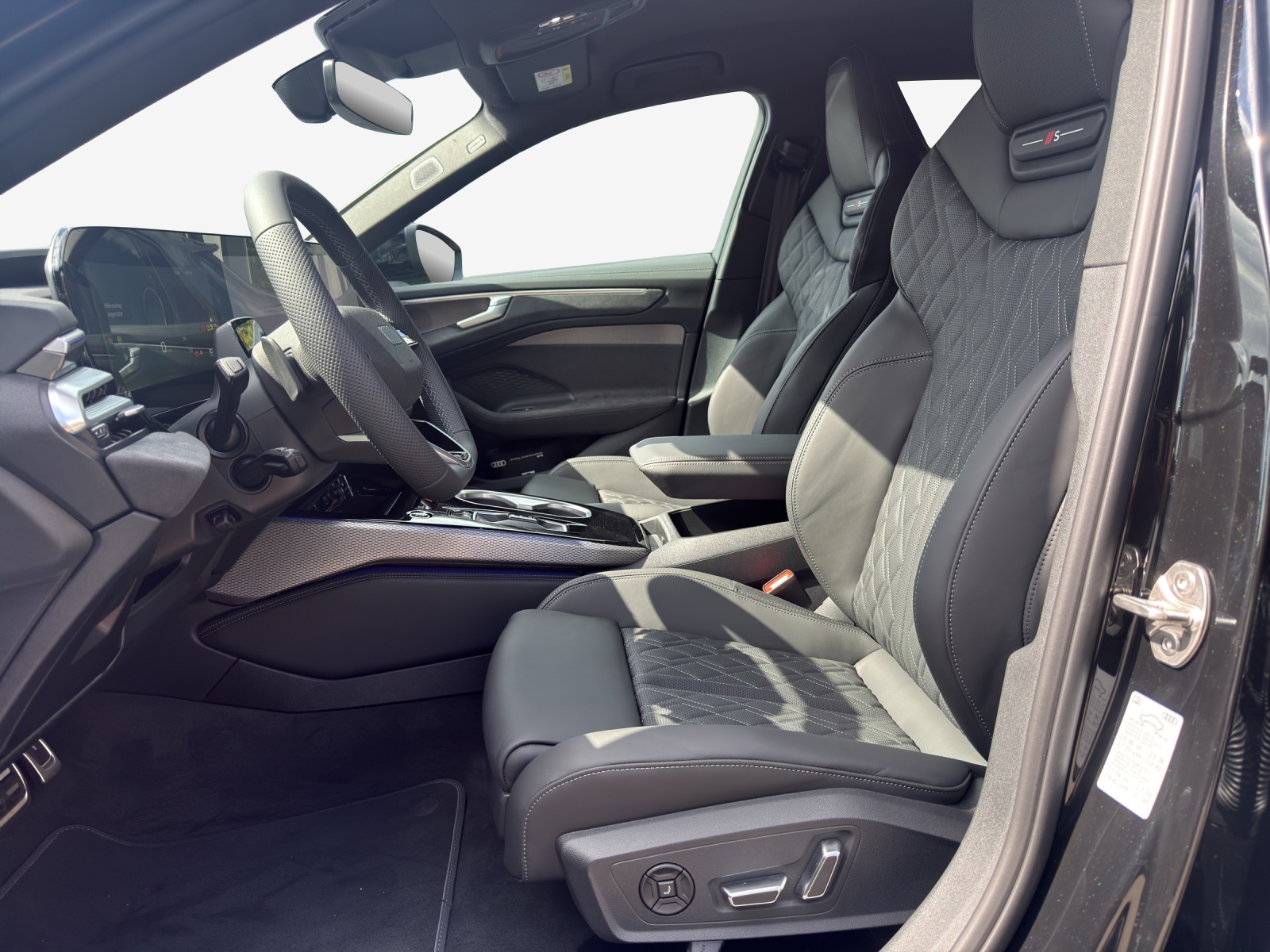 AUDI A6 Avant TFSI quattro 270 kW S tronic-image-2