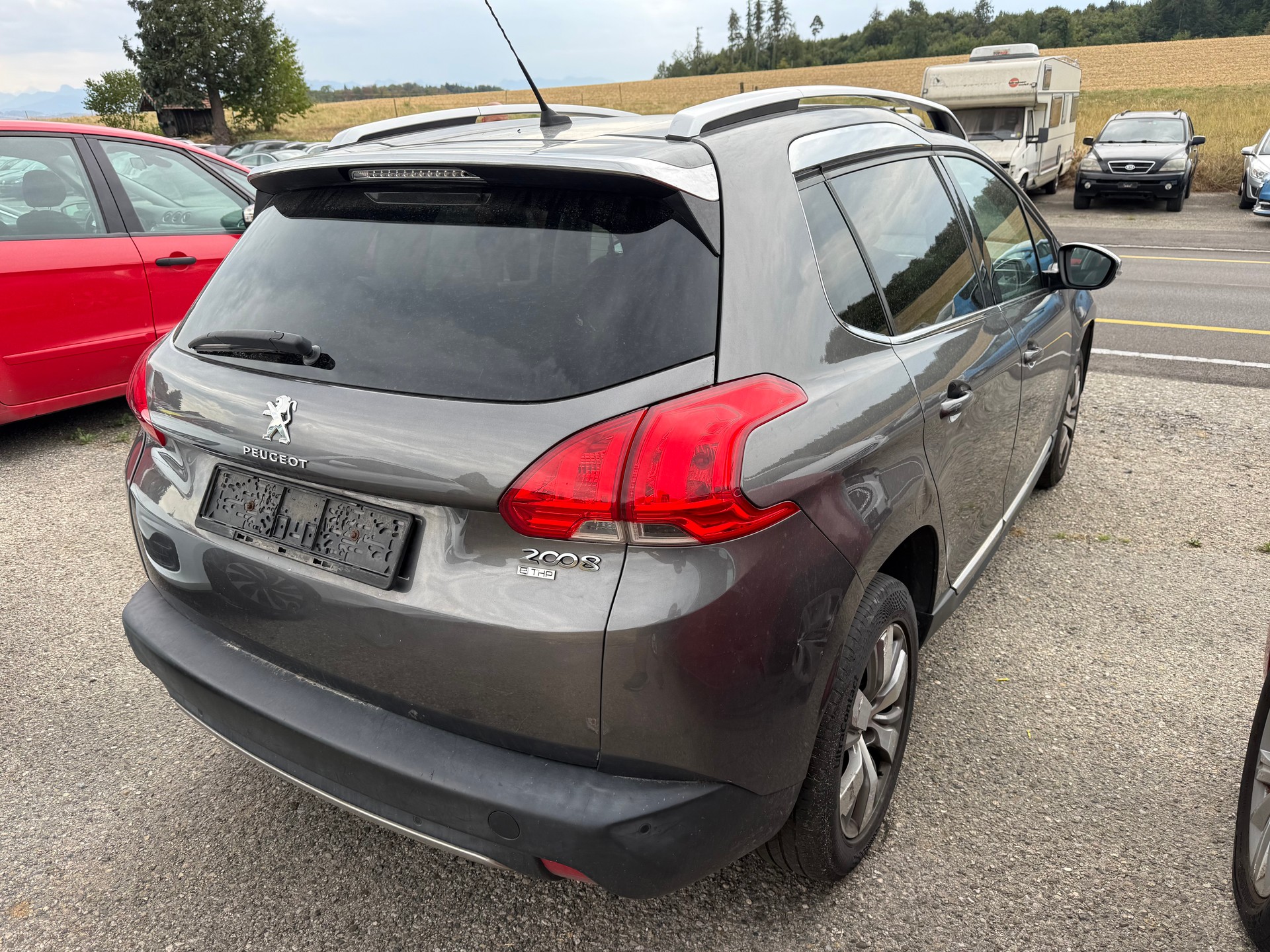 PEUGEOT 2008 1.2 PureTech Allure-image-4