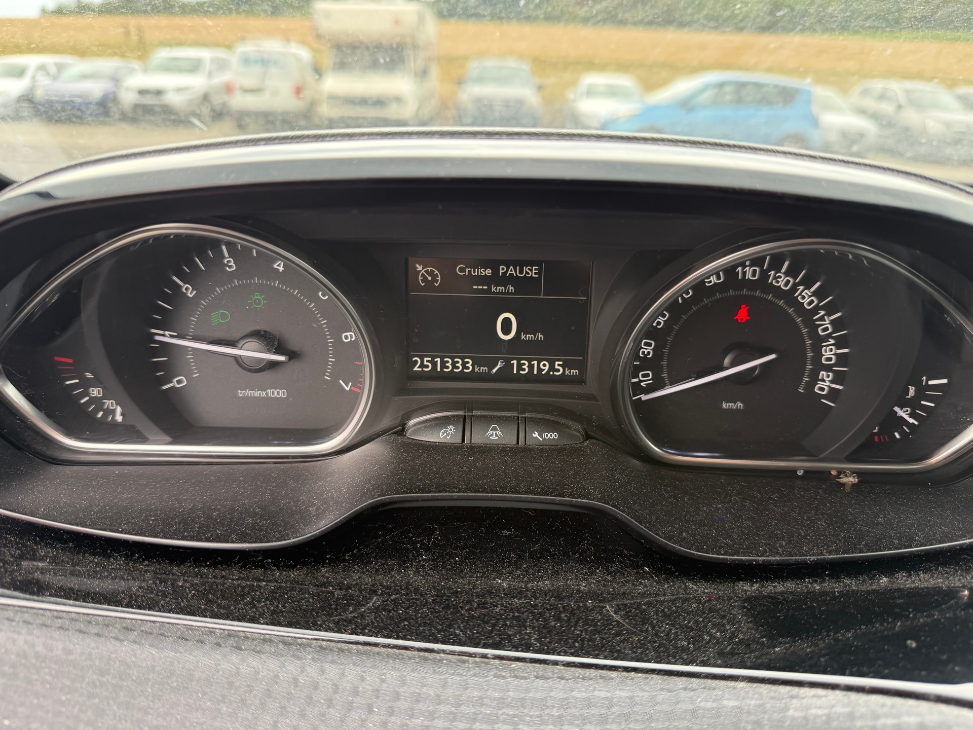 PEUGEOT 2008 1.2 PureTech Allure-image-7