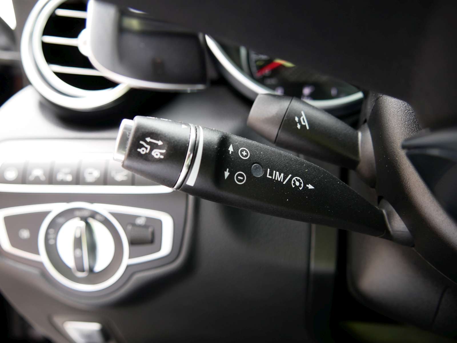 MERCEDES-BENZ GLC 63 AMG 4Matic+ 9G-Tronic-image-9