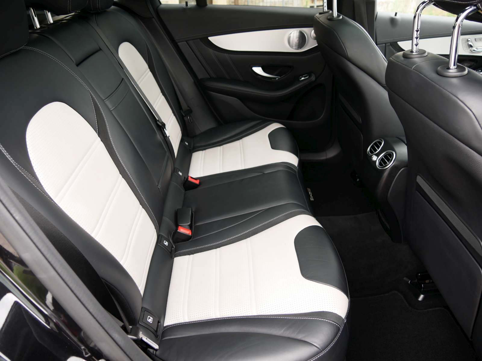 MERCEDES-BENZ GLC 63 AMG 4Matic+ 9G-Tronic-image-14
