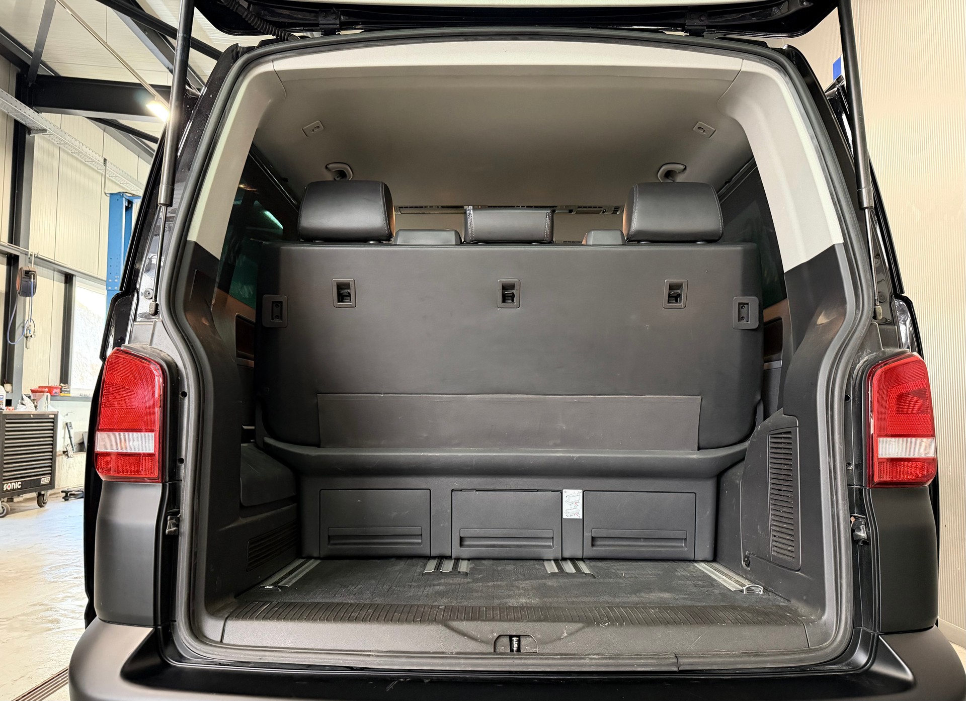 VW T5 Multivan 2.0 Bi-TDI CR Highline 4Motion DSG-image-11