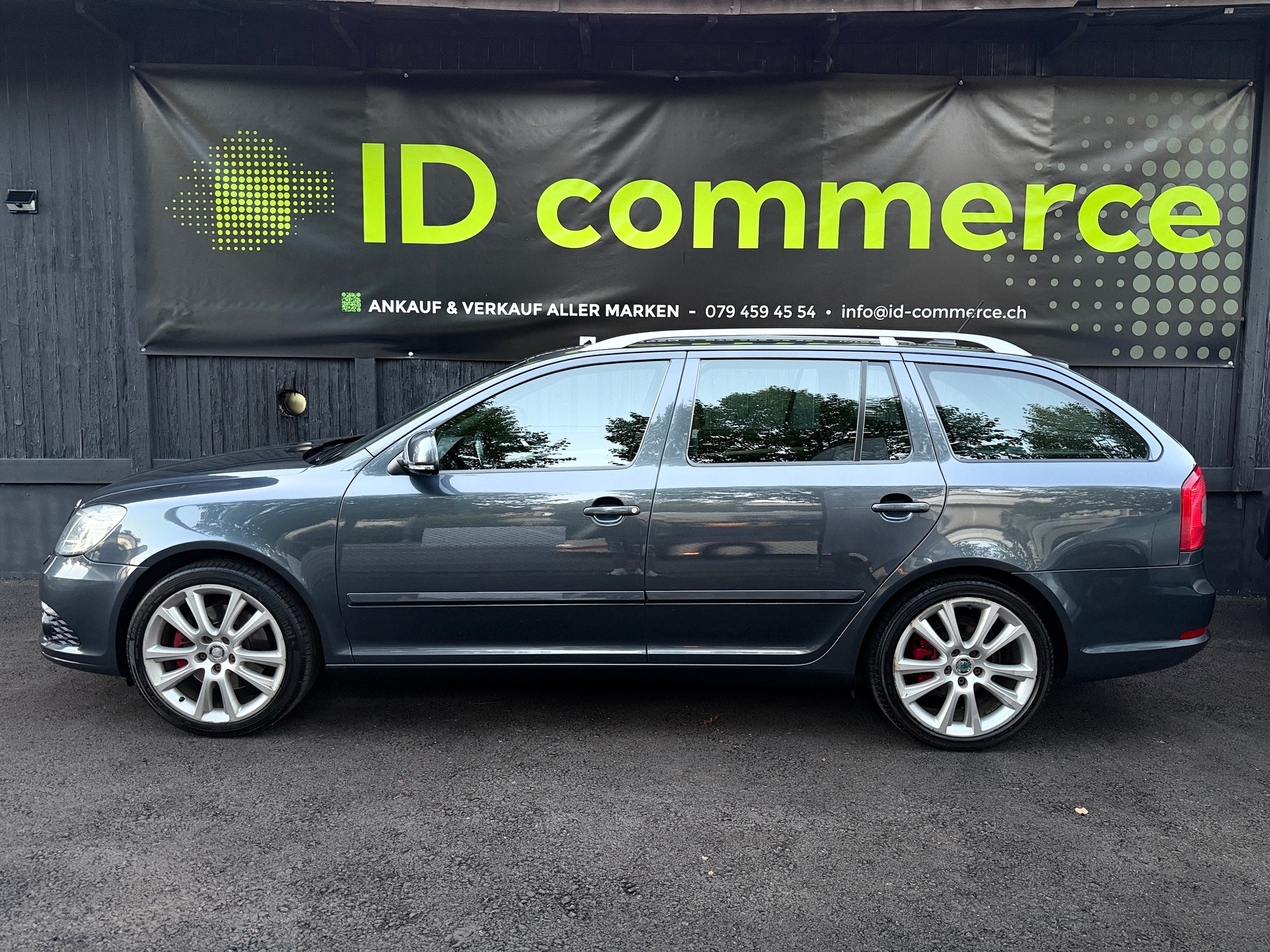 SKODA Octavia Combi 2.0 TDI RS-showroom-element-3