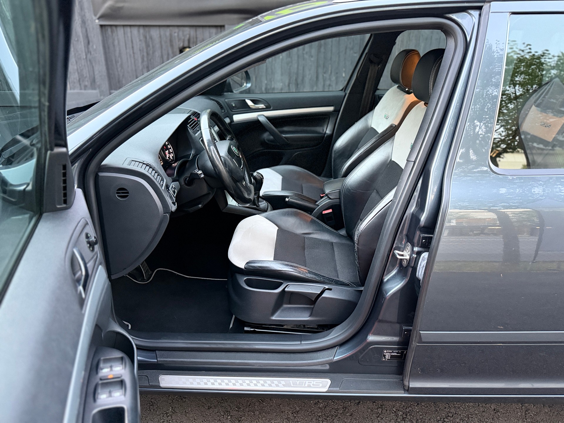 SKODA Octavia Combi 2.0 TDI RS-image-7