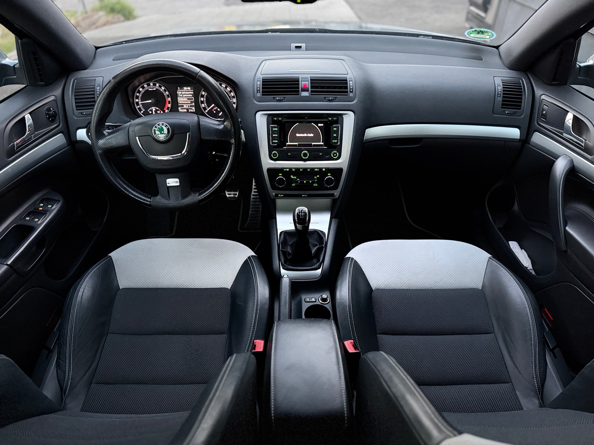 SKODA Octavia Combi 2.0 TDI RS-image-13