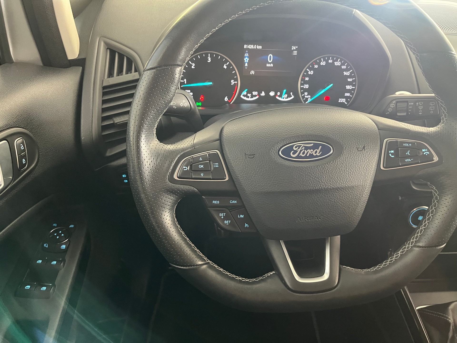 FORD EcoSport 1.5 TDCi ST-Line AWD Limited Edition-image-12
