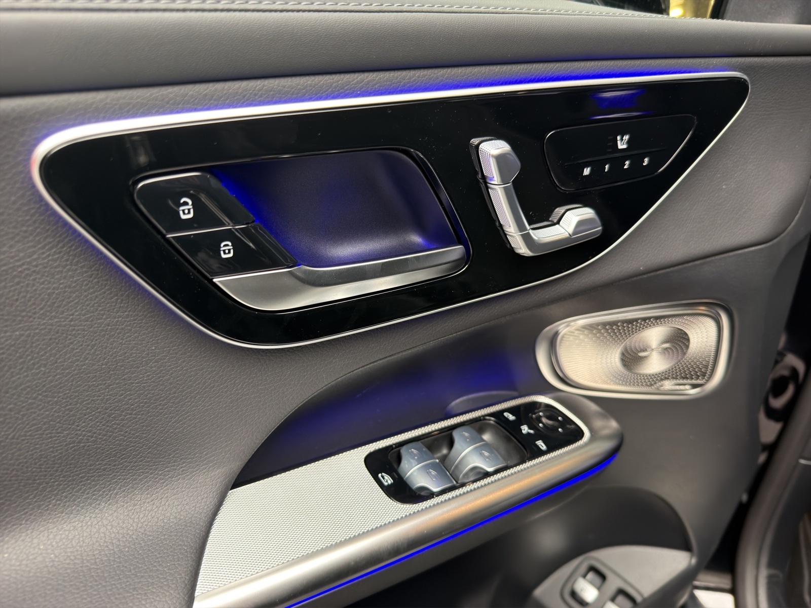 MERCEDES-BENZ GLC 300 e 4MATIC with EQ-Star Hybrid-image-11