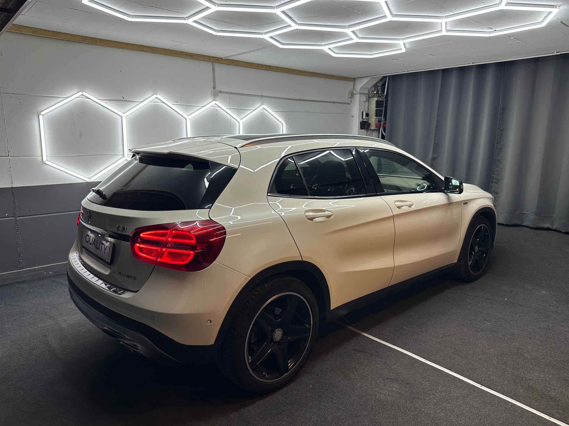 MERCEDES-BENZ GLA 220 CDI 4Matic 7G-DCT-image-3