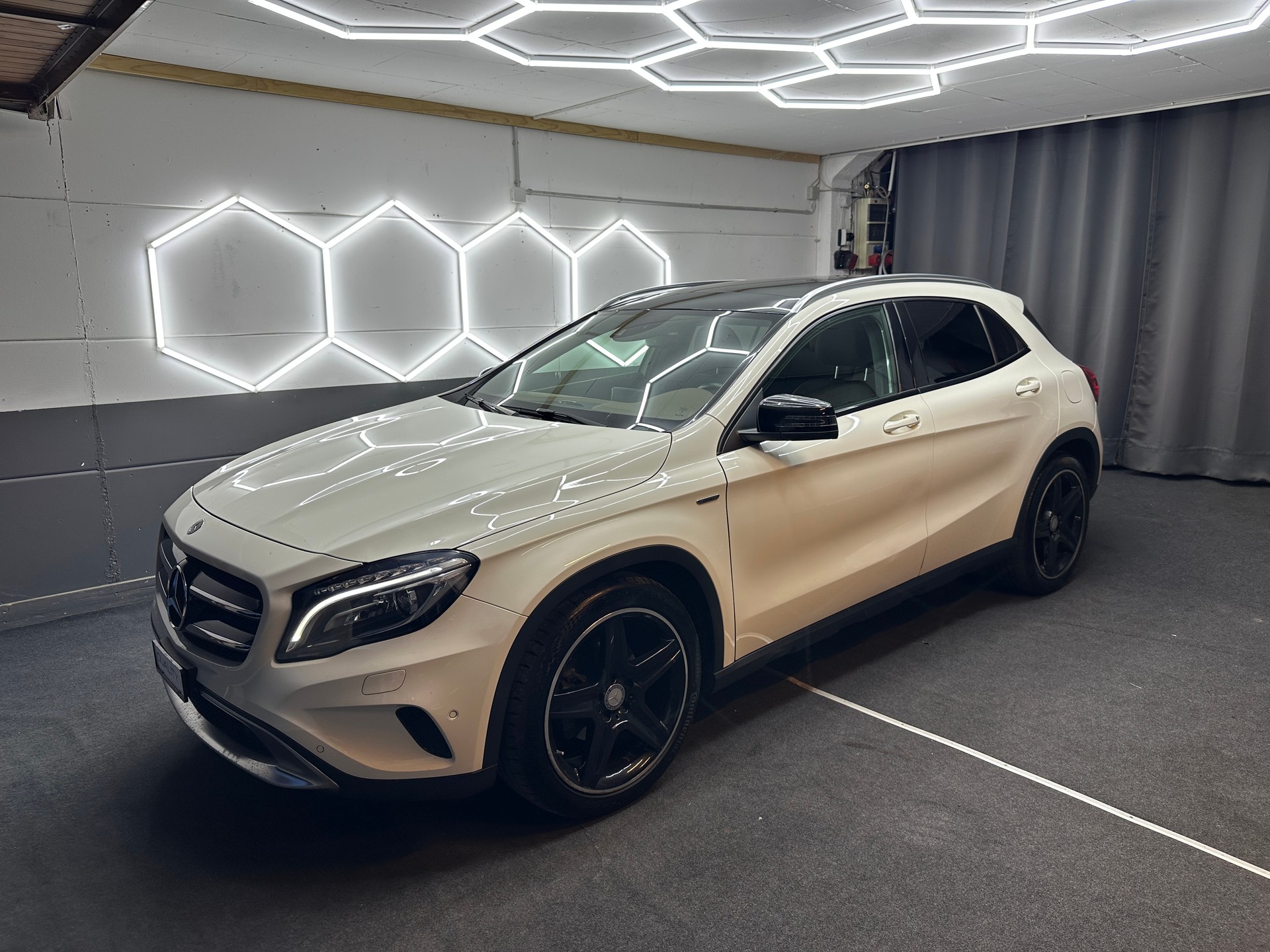 MERCEDES-BENZ GLA 220 CDI 4Matic 7G-DCT-image-0
