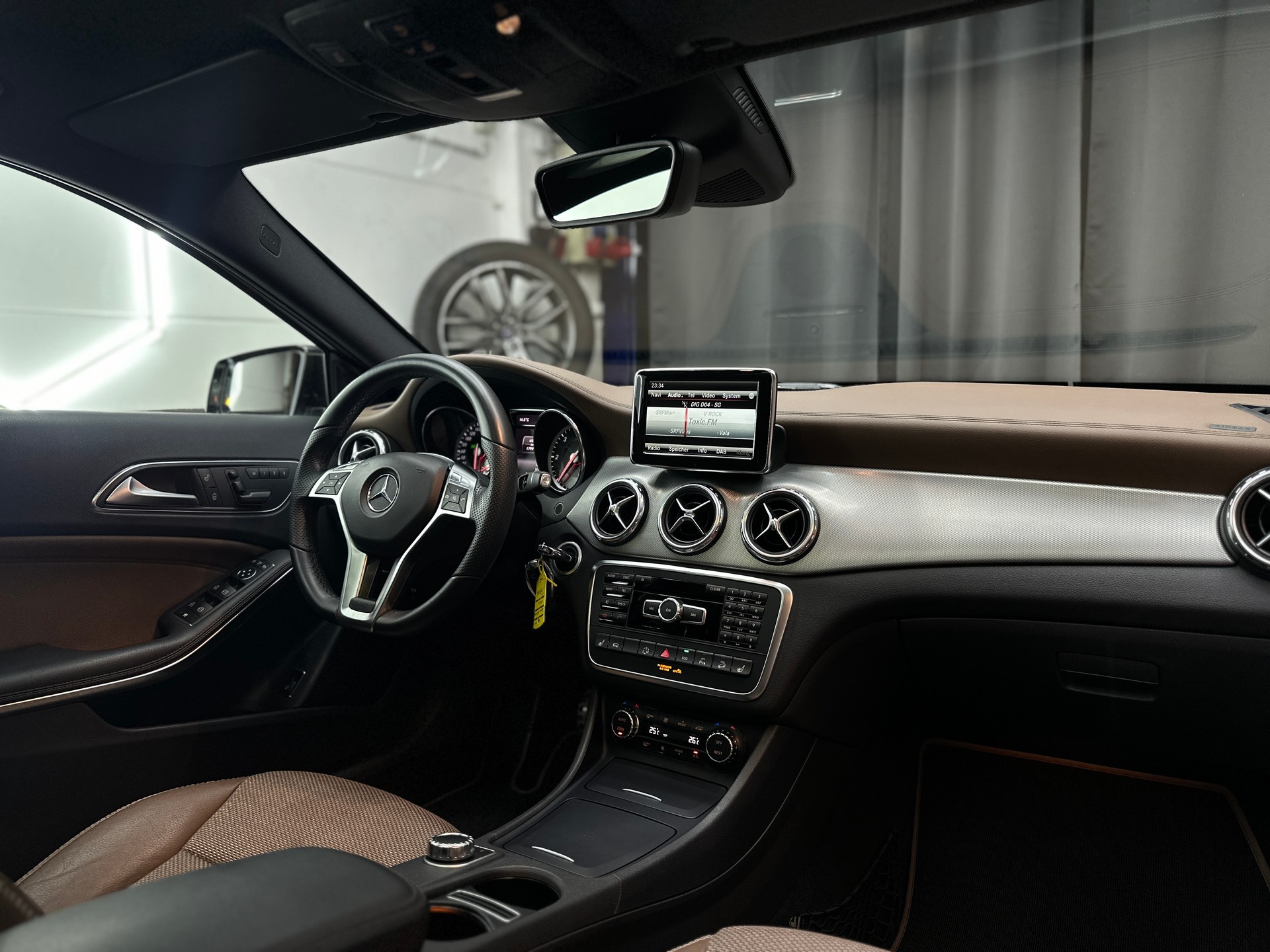 MERCEDES-BENZ GLA 220 CDI 4Matic 7G-DCT-image-6