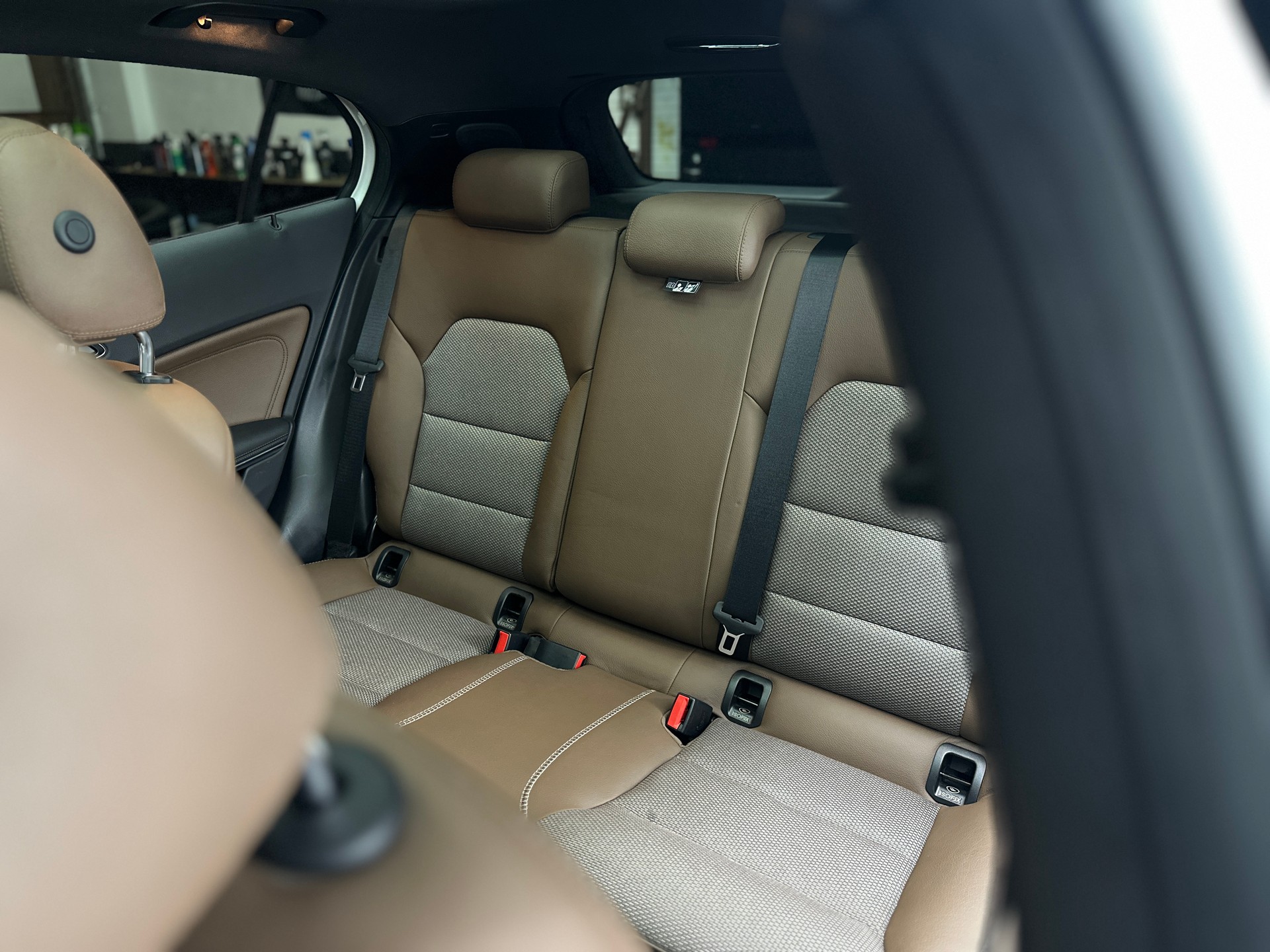 MERCEDES-BENZ GLA 220 CDI 4Matic 7G-DCT-image-13