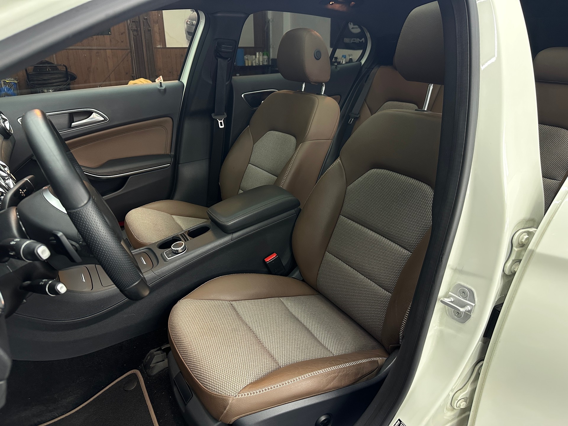 MERCEDES-BENZ GLA 220 CDI 4Matic 7G-DCT-image-12