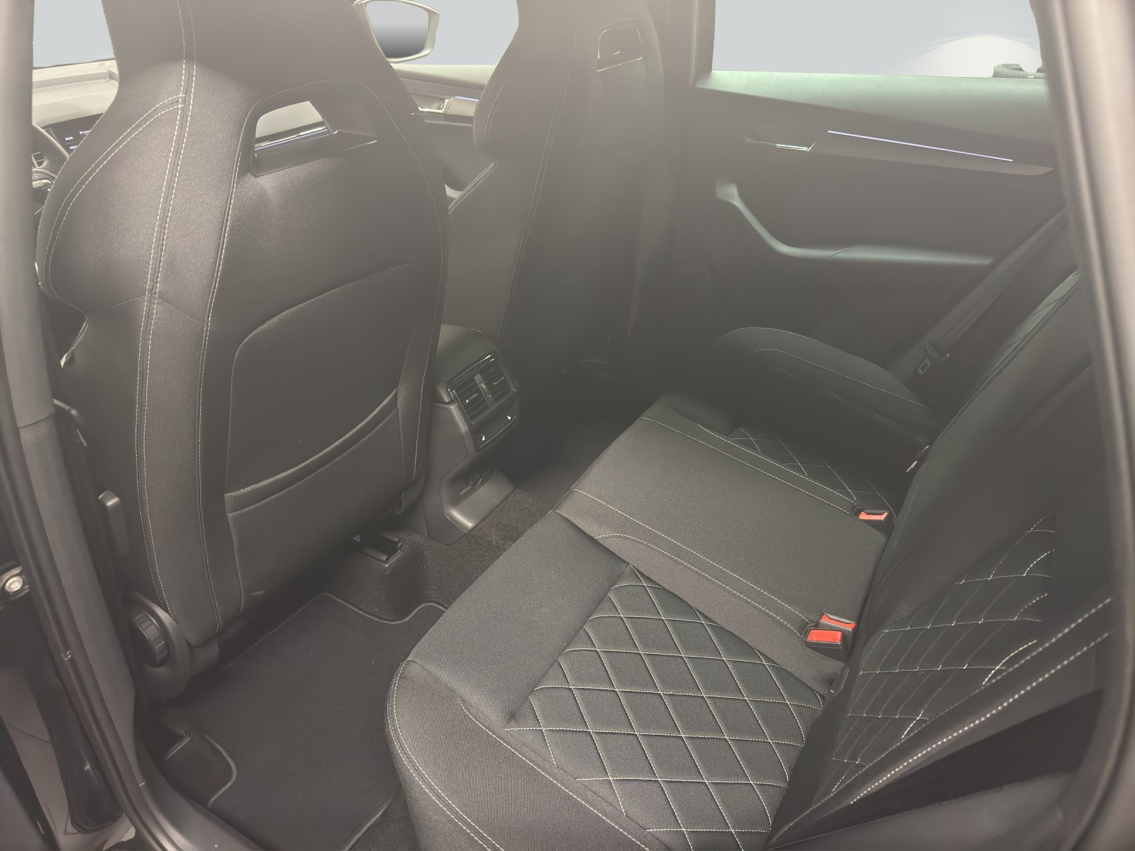 SKODA Karoq 2.0 TSI SportLine 4x4 DSG-image-7