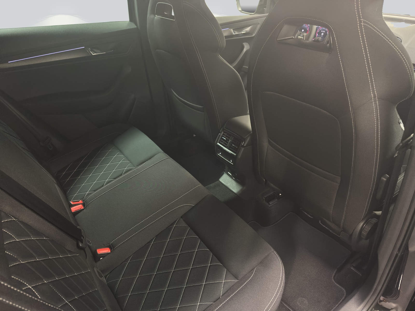 SKODA Karoq 2.0 TSI SportLine 4x4 DSG-image-9