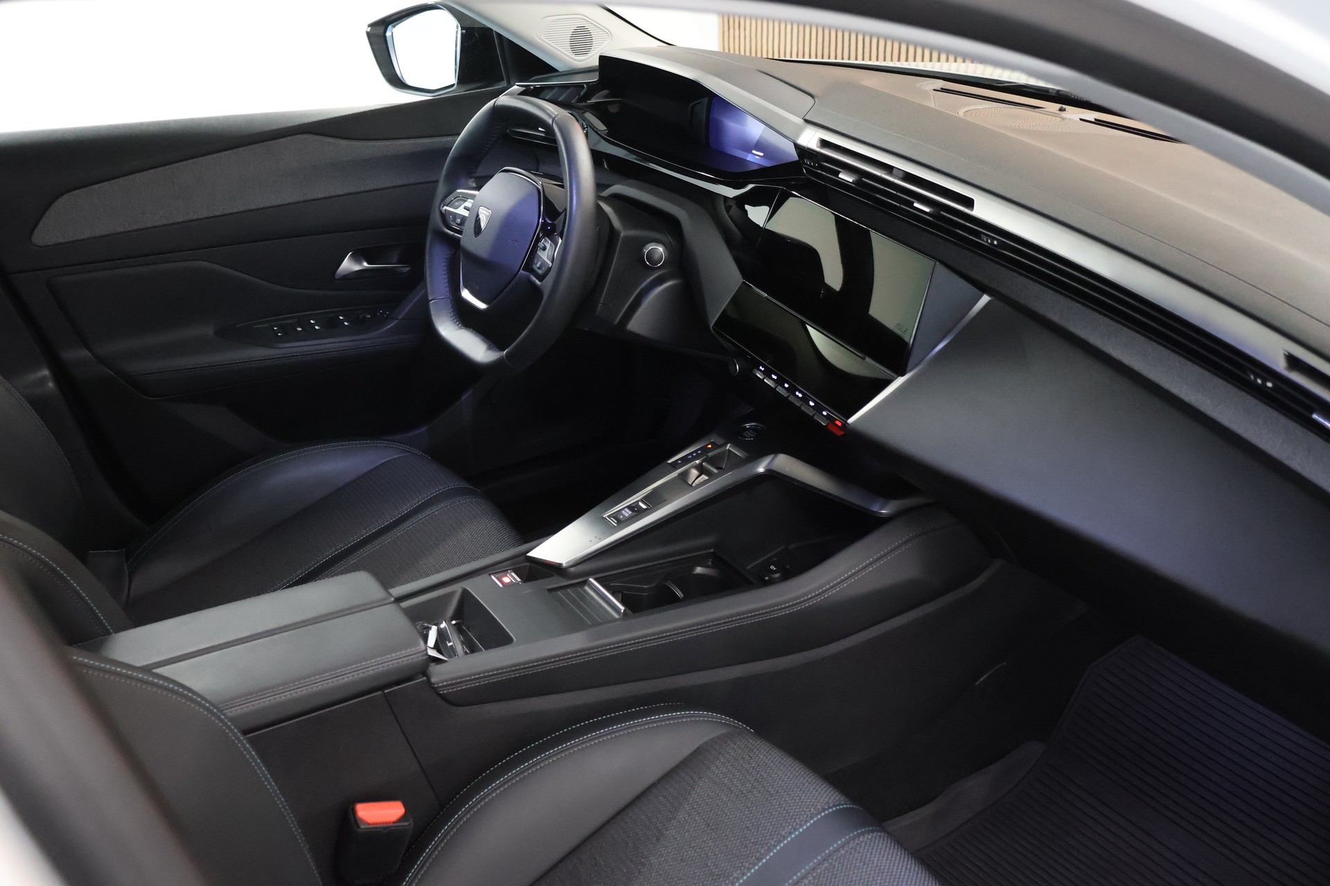 PEUGEOT 308 SW 1.5 BlueHDI Allure EAT8-image-14