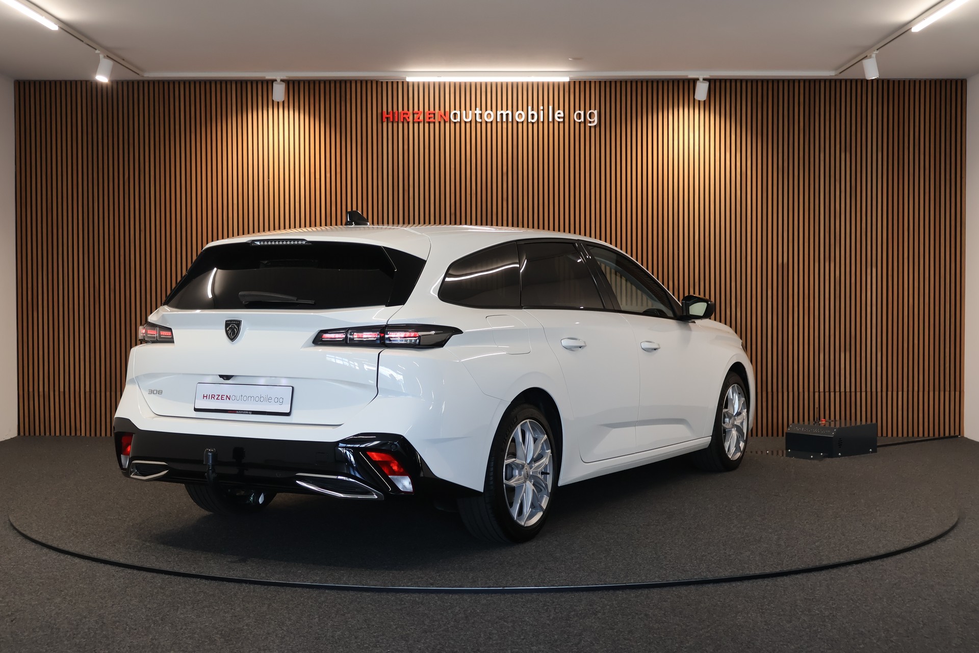 PEUGEOT 308 SW 1.5 BlueHDI Allure EAT8-image-4