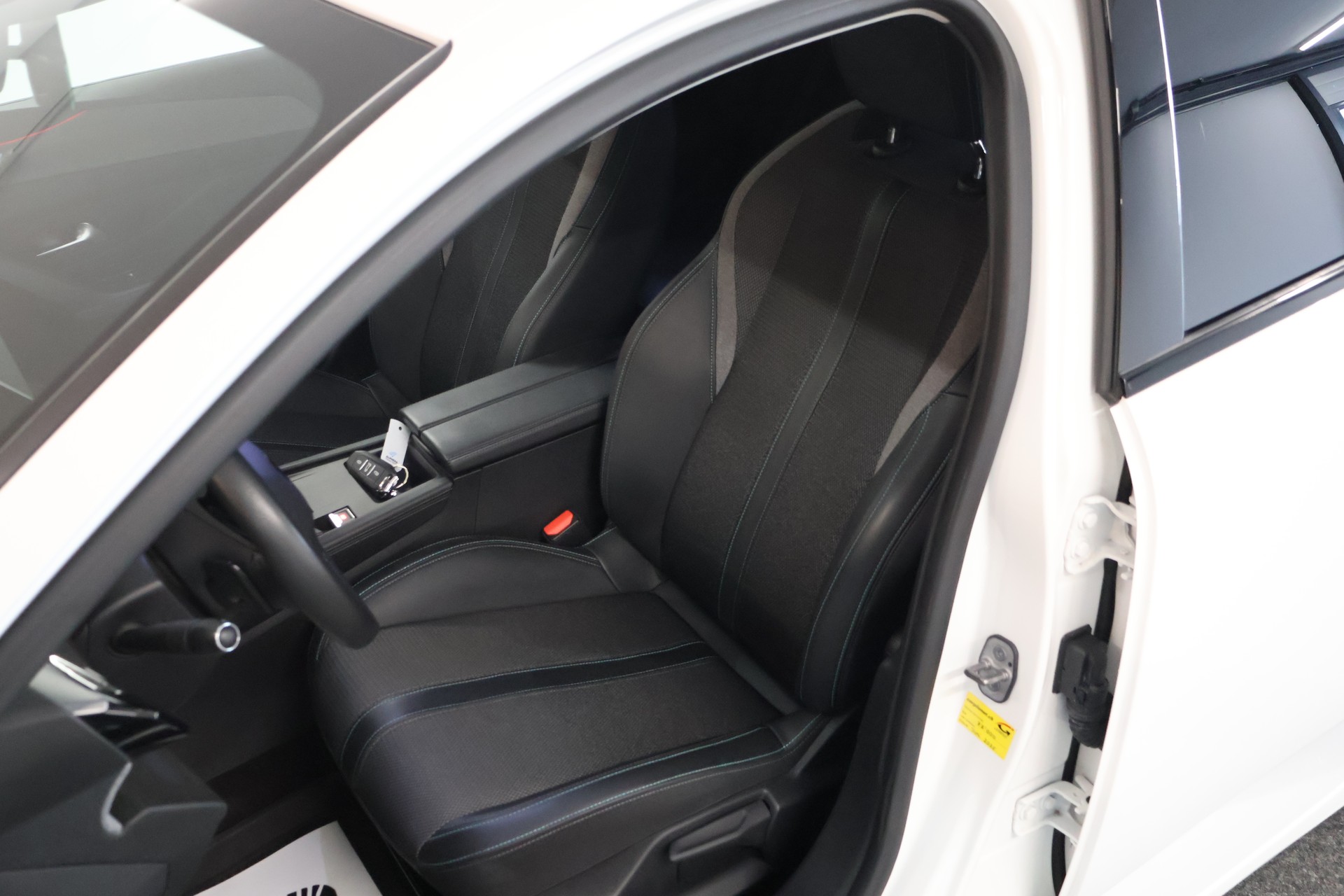 PEUGEOT 308 SW 1.5 BlueHDI Allure EAT8-image-10