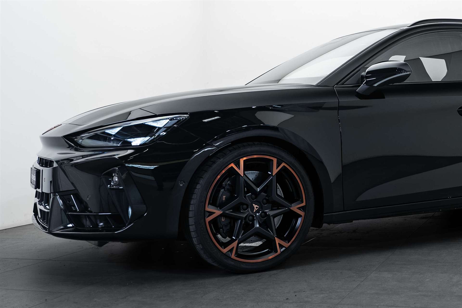 CUPRA LEON ST 2.0 TSi VZ 4Drive 333PS DSG-Automat-image-1