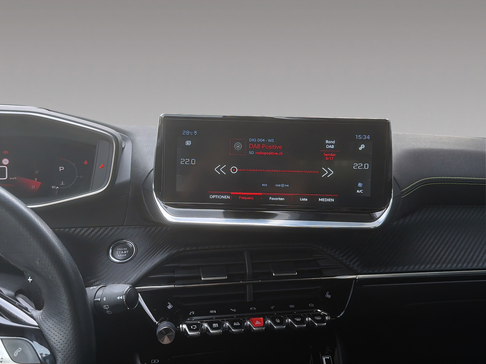 PEUGEOT 2008 1.2 PureTech 130 GT Pack-image-12