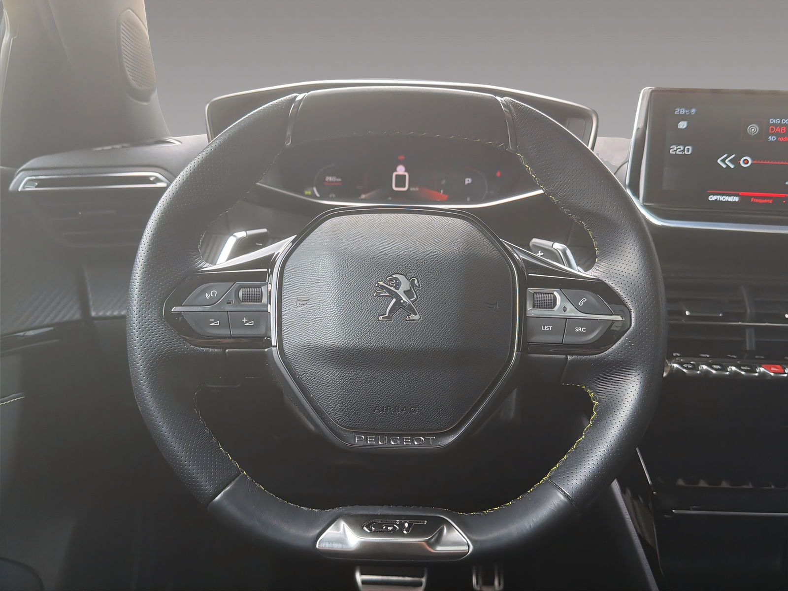 PEUGEOT 2008 1.2 PureTech 130 GT Pack-image-9