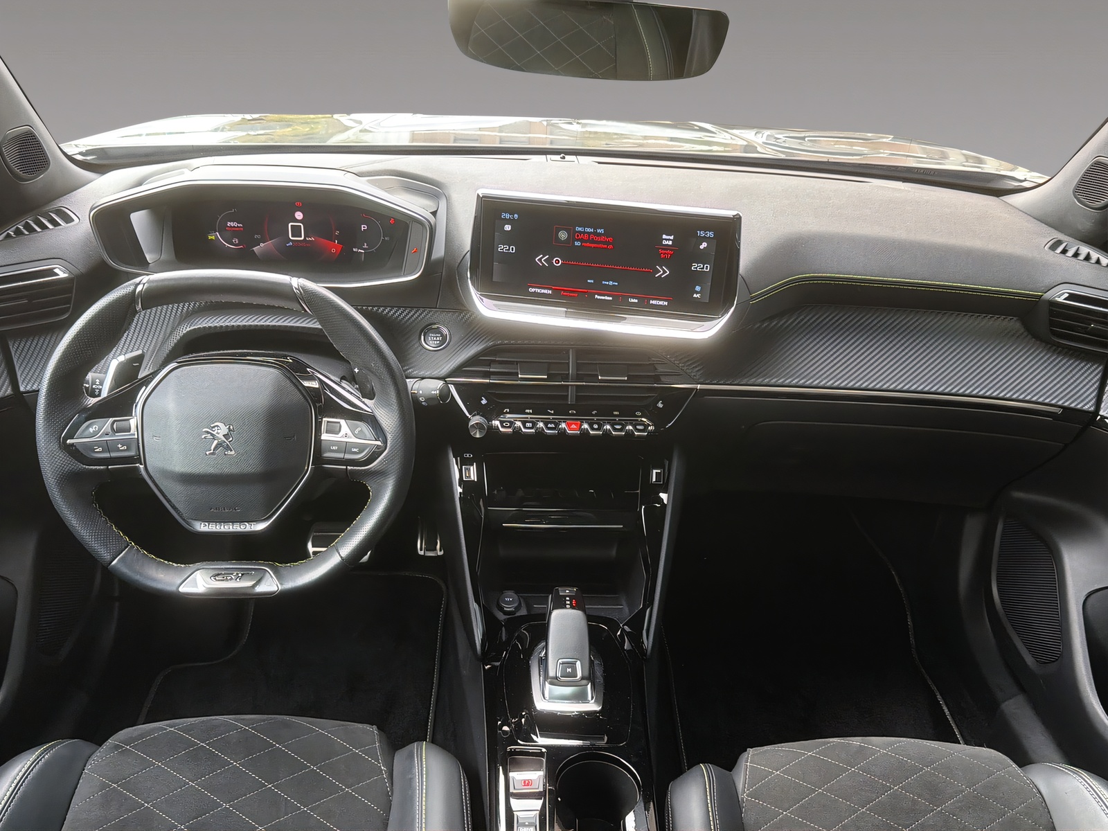 PEUGEOT 2008 1.2 PureTech 130 GT Pack-image-8