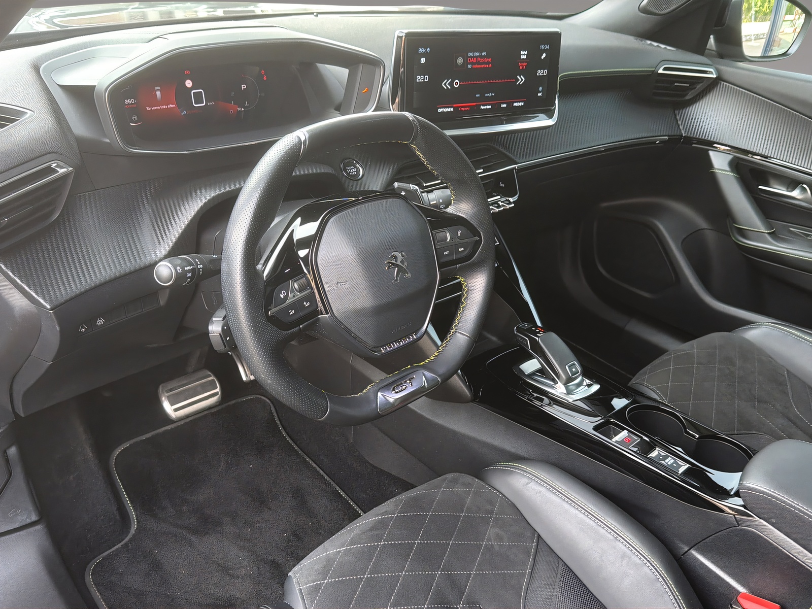 PEUGEOT 2008 1.2 PureTech 130 GT Pack-image-7