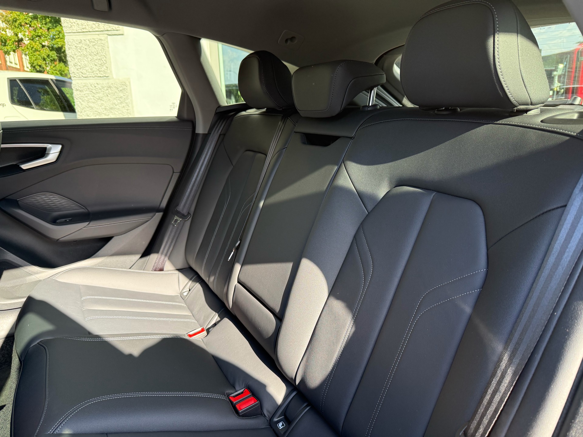 AUDI A5 Avant TDI quattro 150 kW Attraction S tronic-image-9