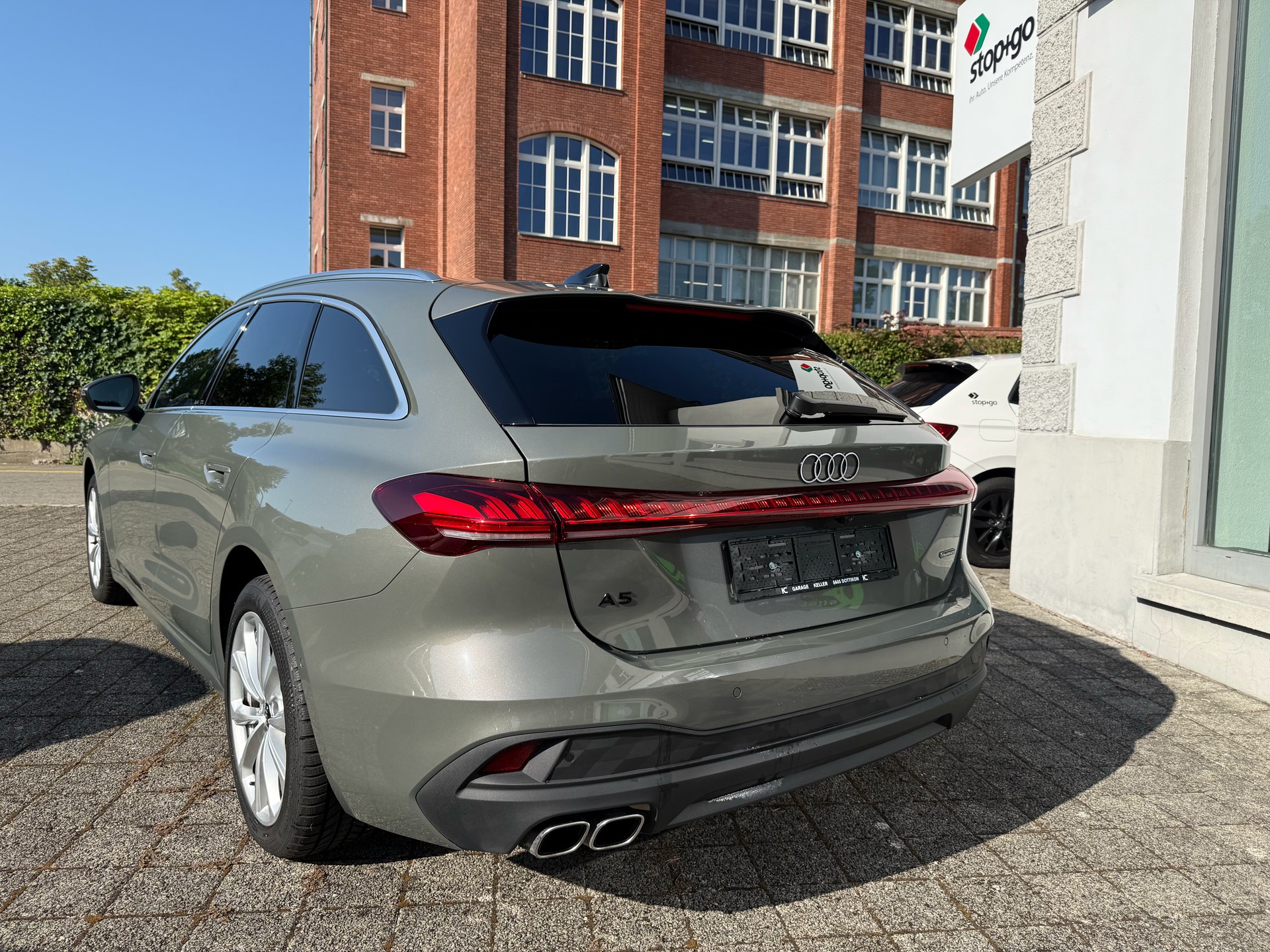 AUDI A5 Avant TDI quattro 150 kW Attraction S tronic-image-4