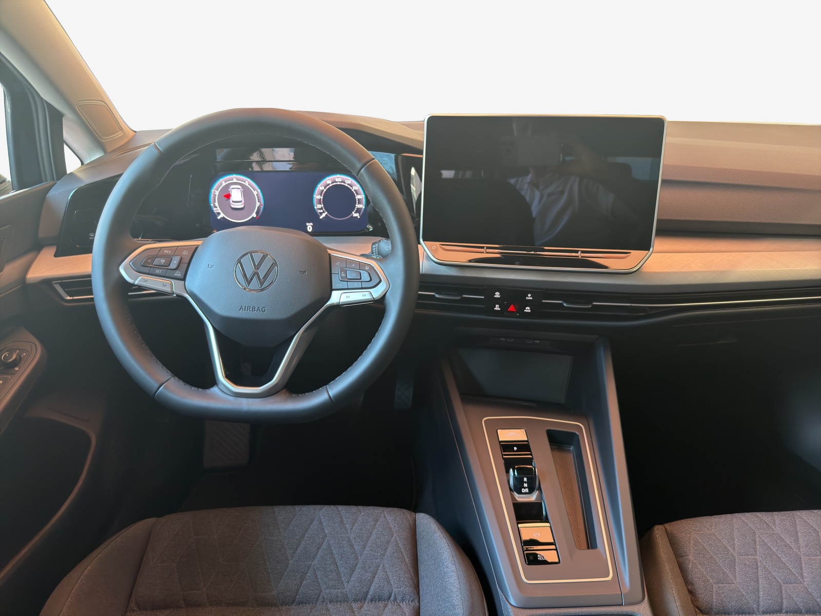 VW Golf 1.5 e TSI mHEV United DSG-image-8
