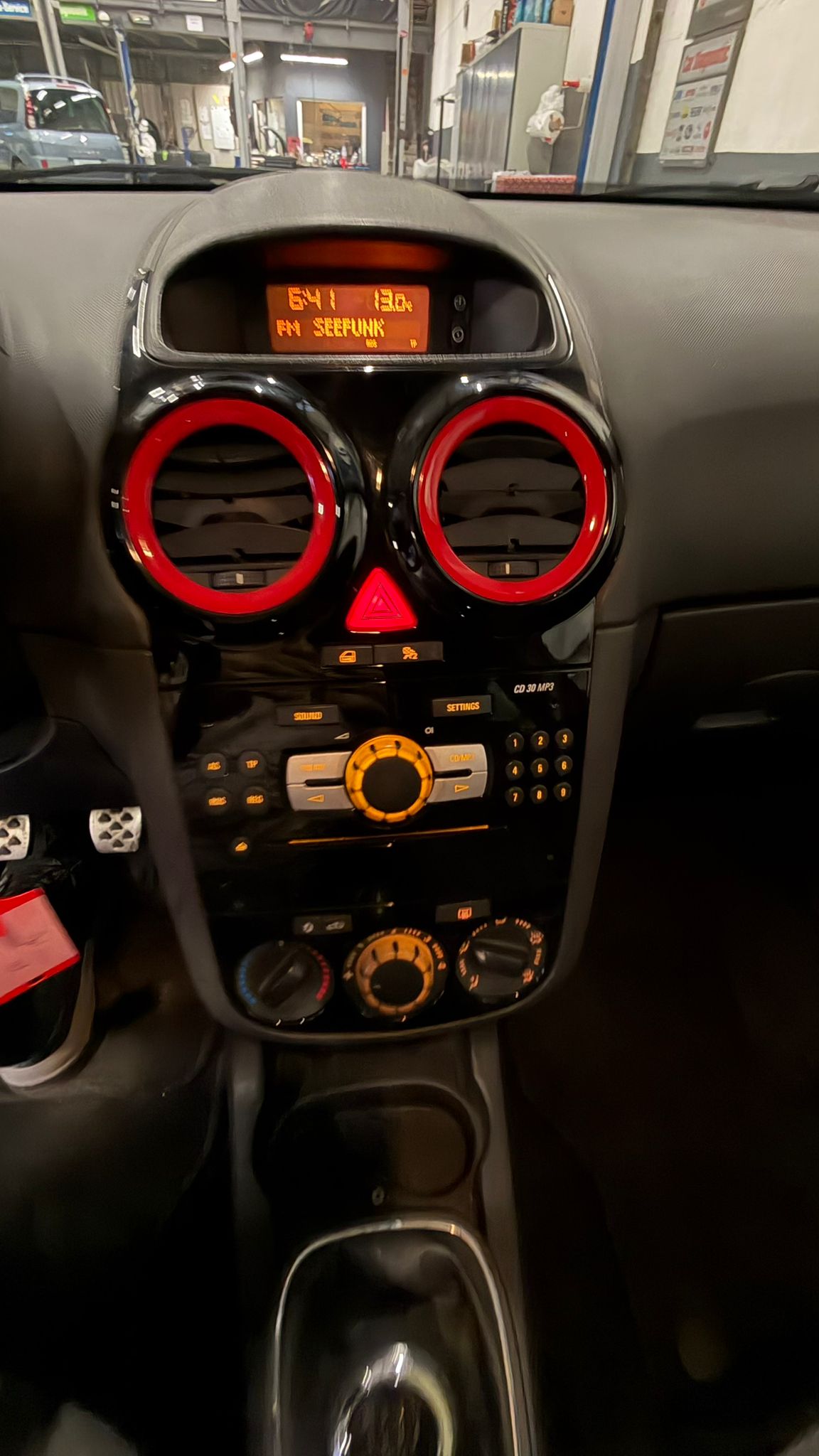 OPEL Corsa 1.4 TP Color Edition-image-9