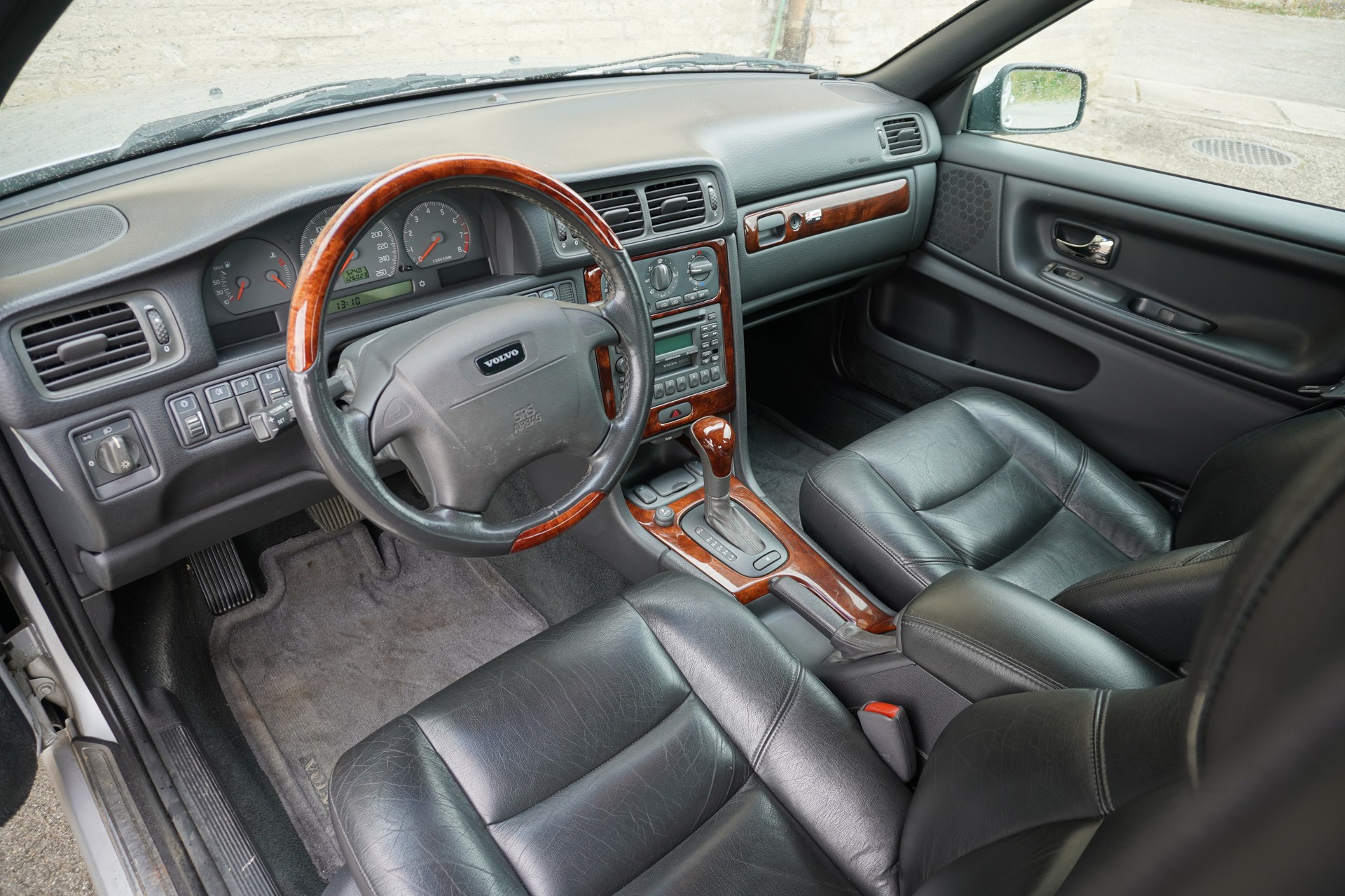 VOLVO S70 2.5 T AWD-image-4