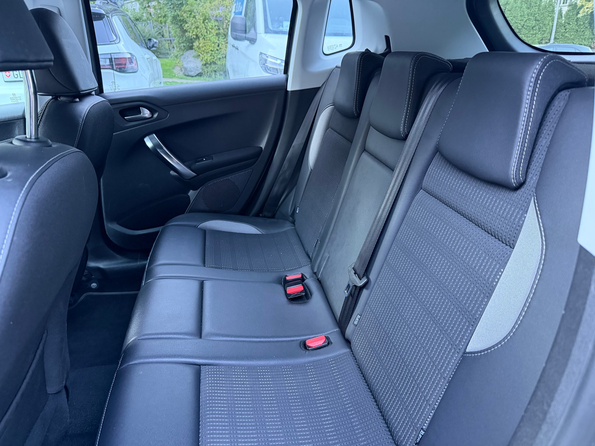 PEUGEOT 2008 1.6 BlueHDi Allure-image-5