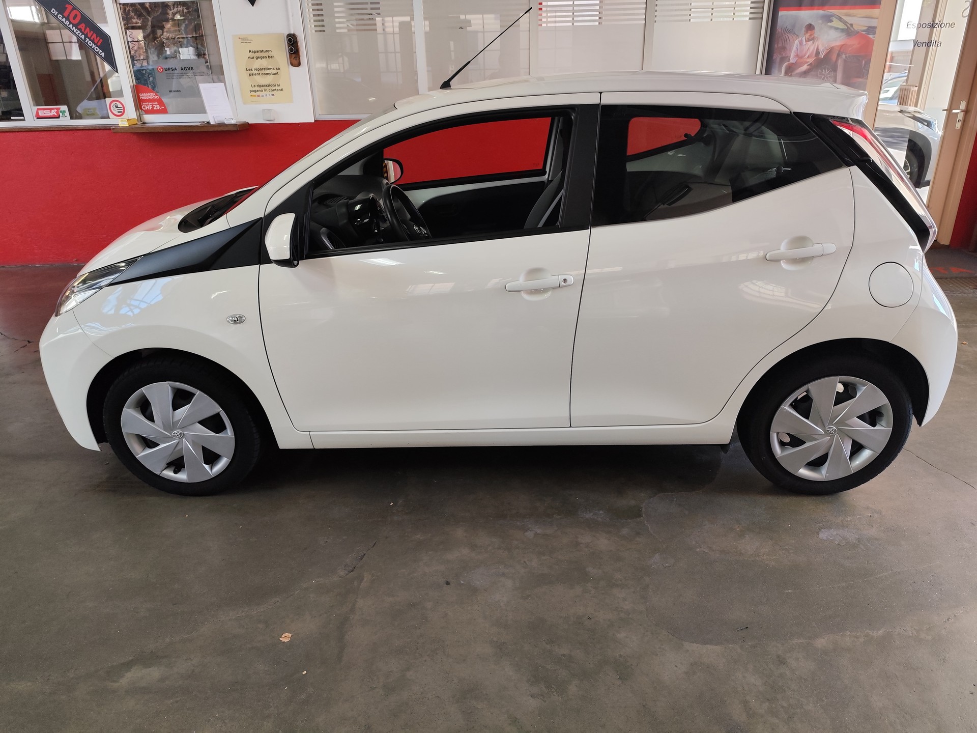 TOYOTA Aygo 1.0 VVT-i x-play-image-2