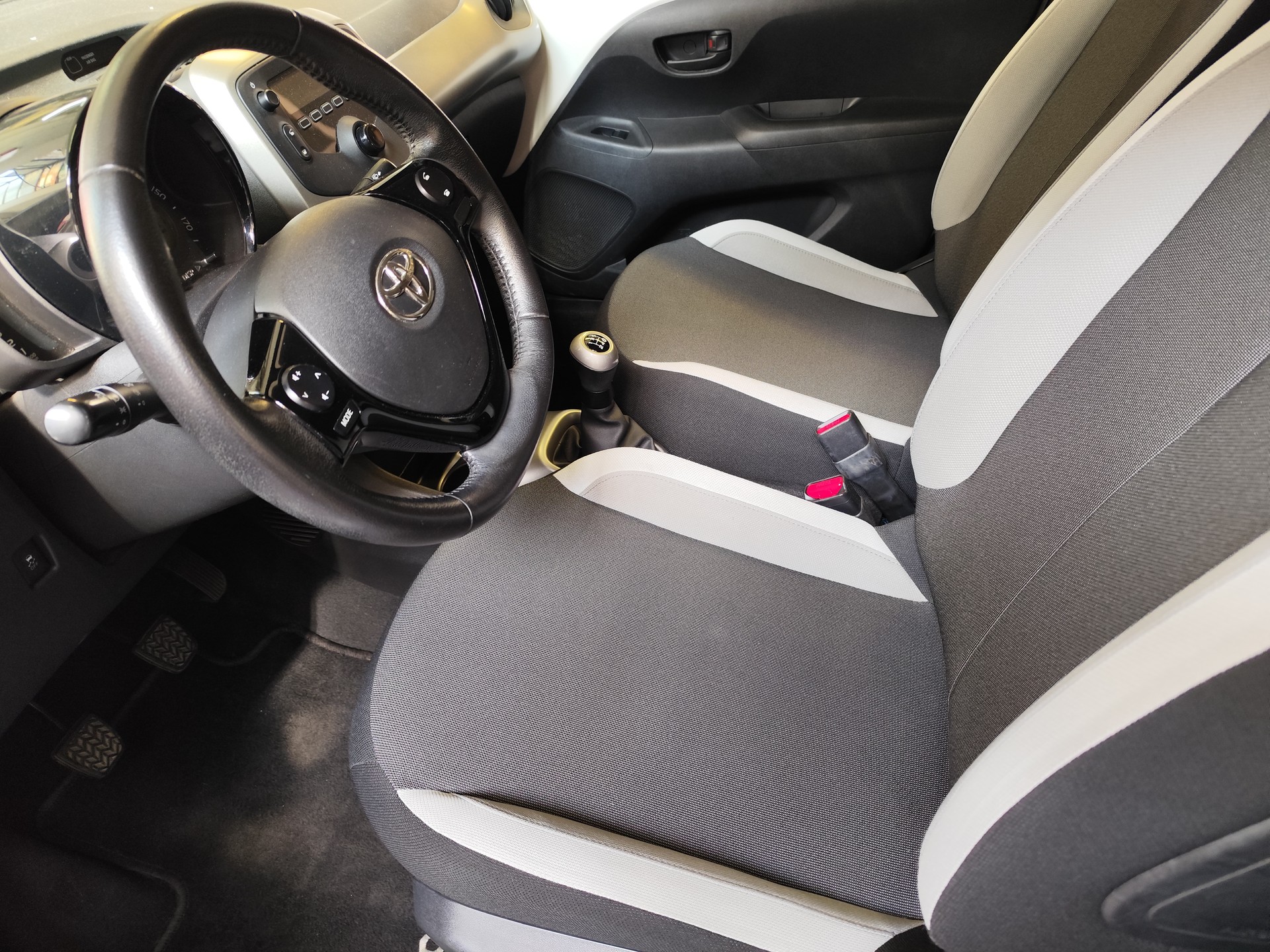 TOYOTA Aygo 1.0 VVT-i x-play-image-4