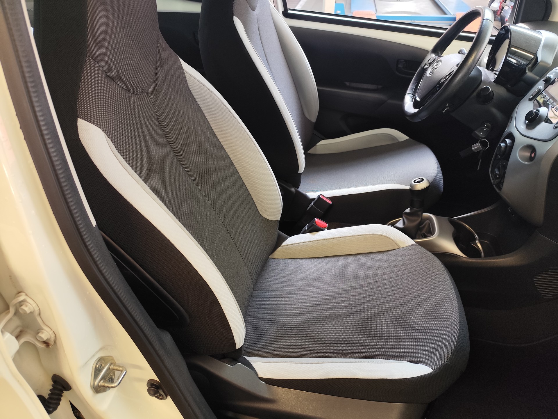 TOYOTA Aygo 1.0 VVT-i x-play-image-6