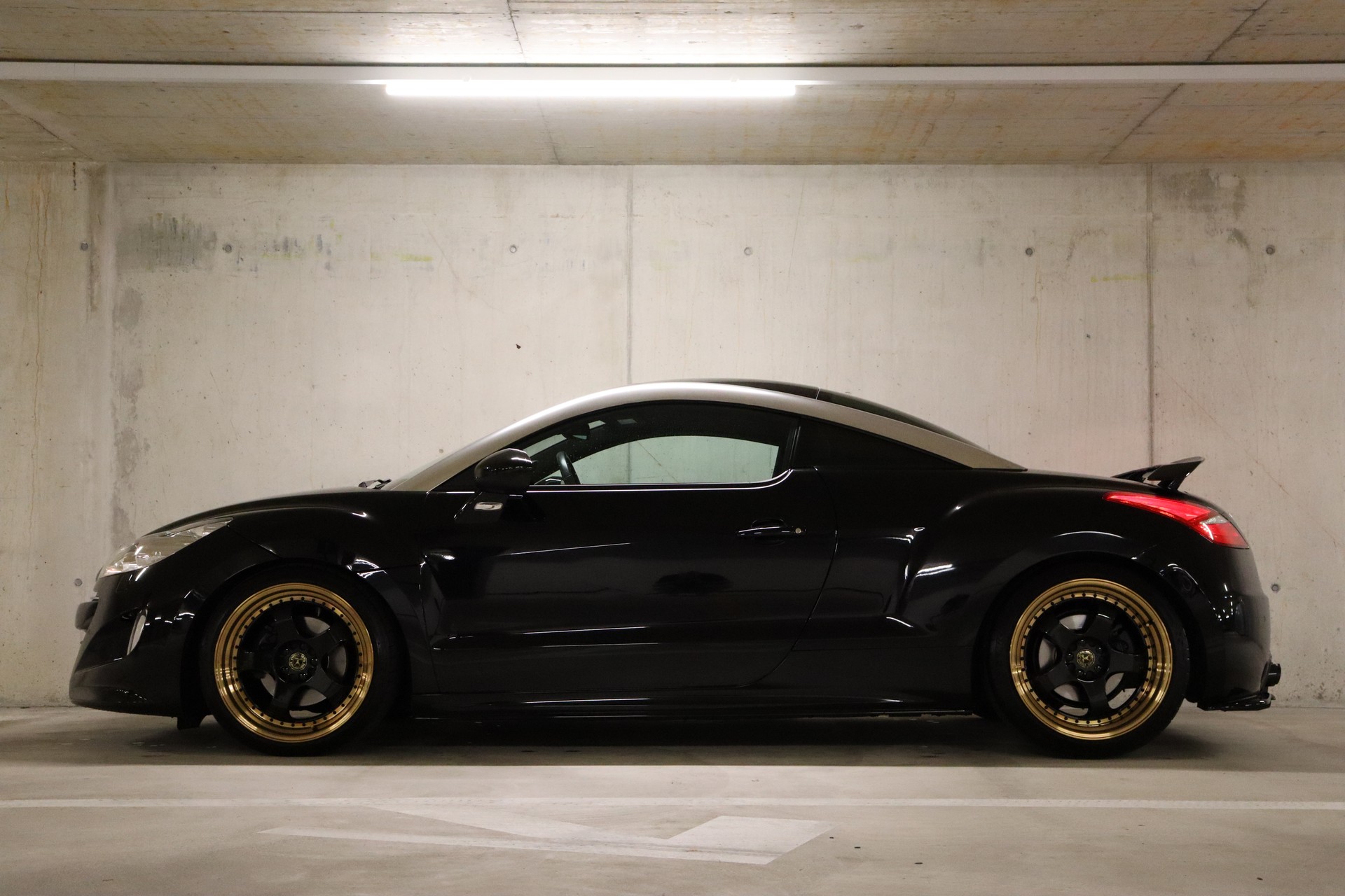 PEUGEOT RCZ 1.6 TURBO * AUTOMATIC * FRISCH AB MFK SOWIE SERVICE * TIEFERGELEGT * FELGEN *-image-4
