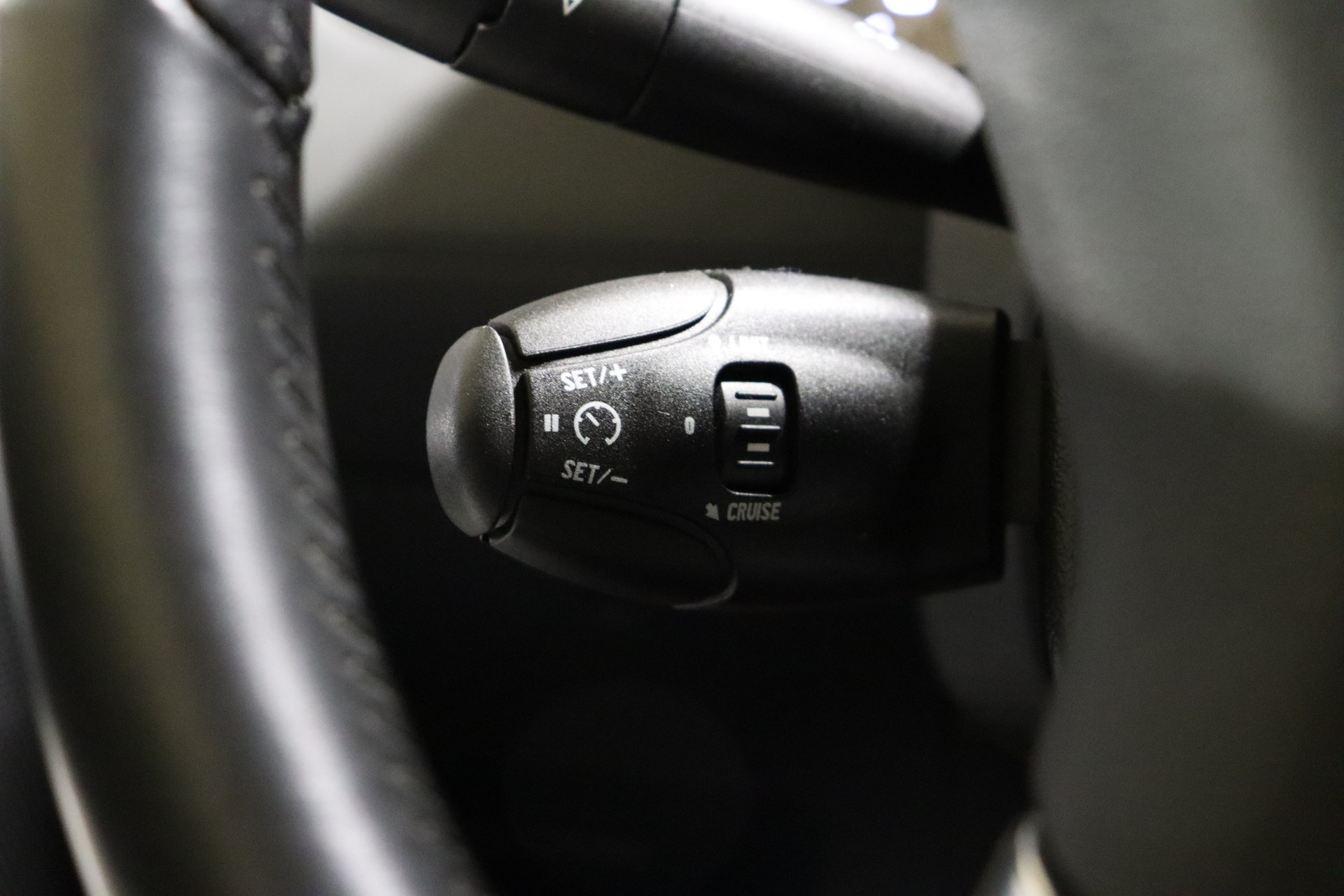 PEUGEOT RCZ 1.6 TURBO * AUTOMATIC * FRISCH AB MFK SOWIE SERVICE * TIEFERGELEGT * FELGEN *-image-24