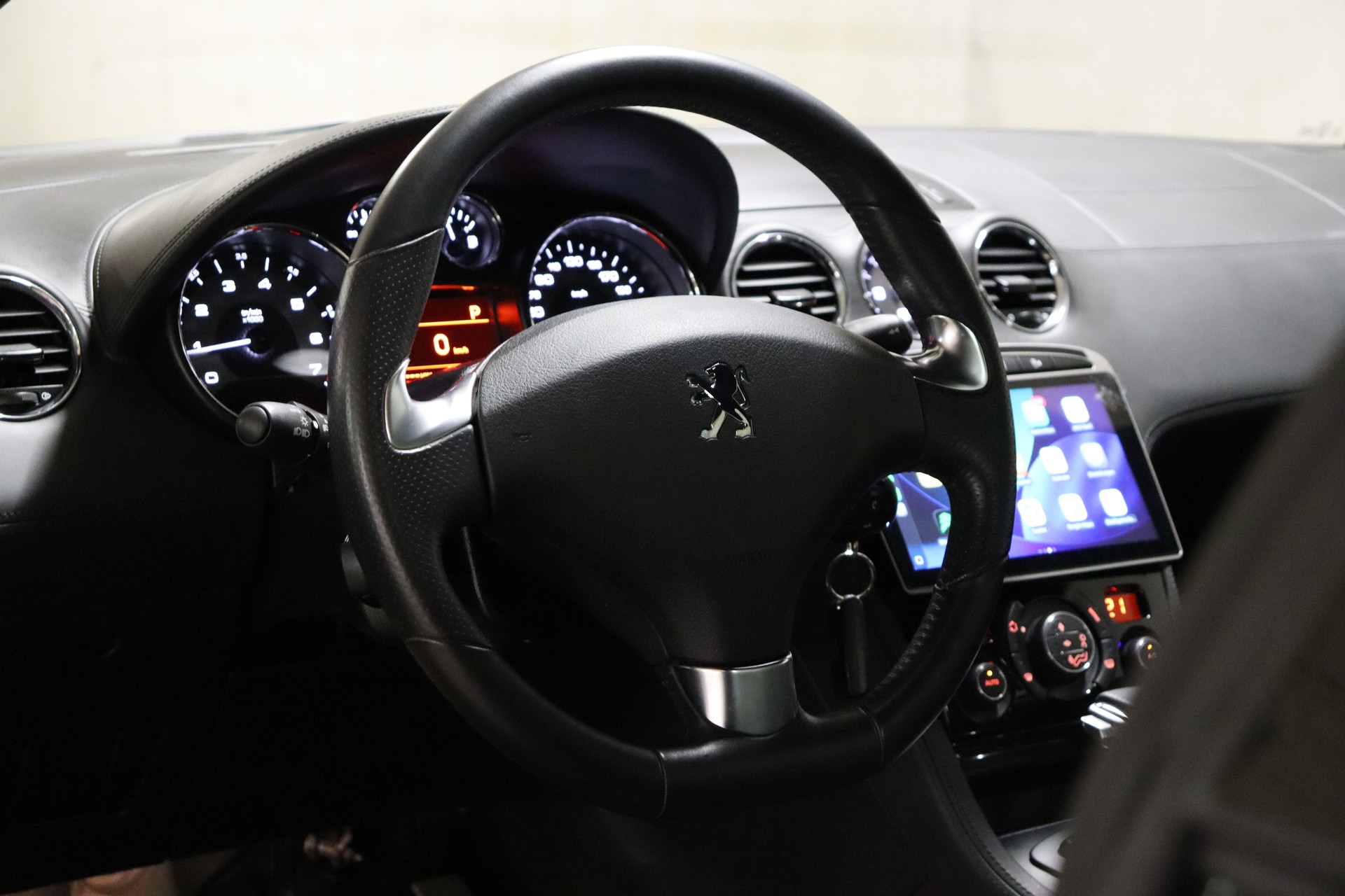 PEUGEOT RCZ 1.6 TURBO * AUTOMATIC * FRISCH AB MFK SOWIE SERVICE * TIEFERGELEGT * FELGEN *-image-17
