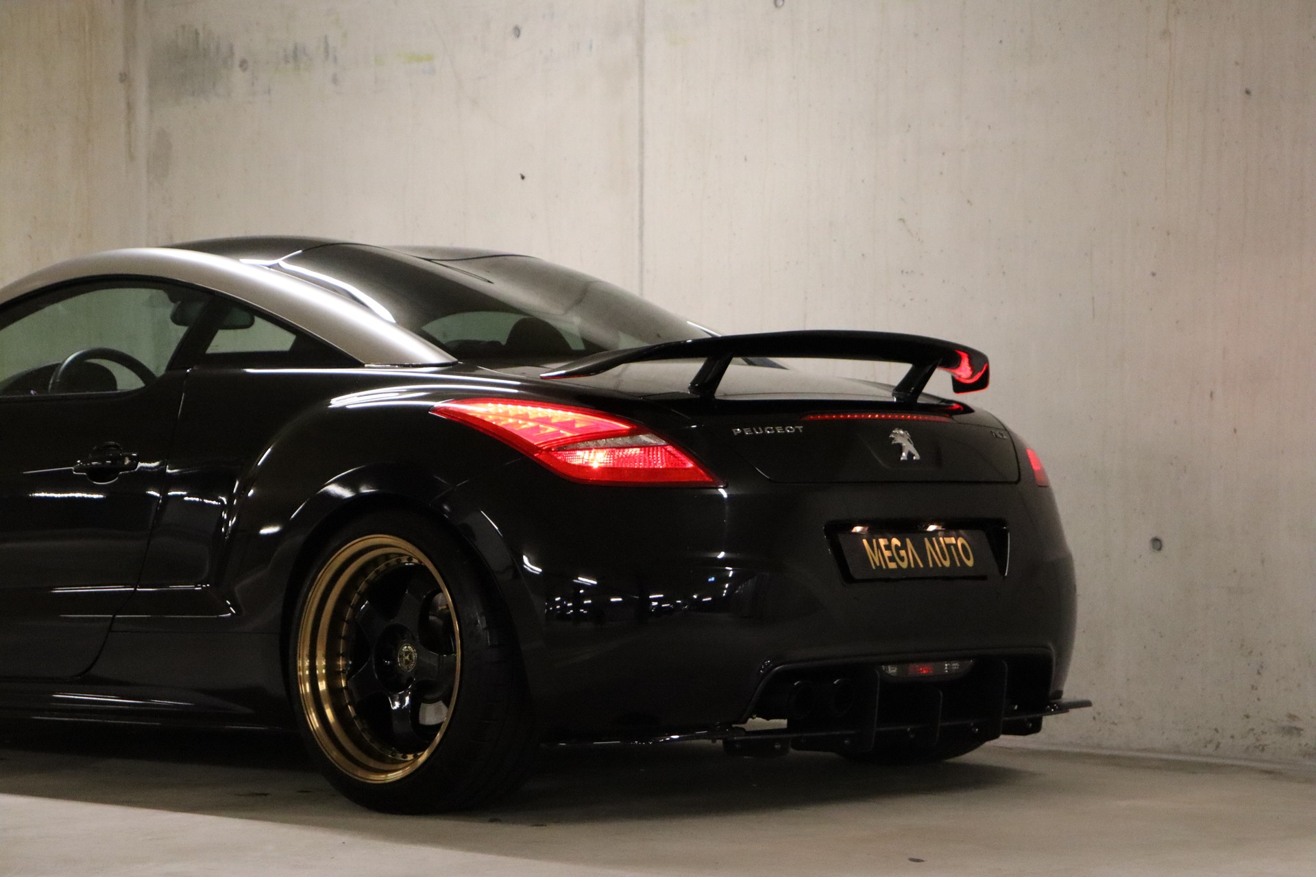 PEUGEOT RCZ 1.6 TURBO * AUTOMATIC * FRISCH AB MFK SOWIE SERVICE * TIEFERGELEGT * FELGEN *-image-6