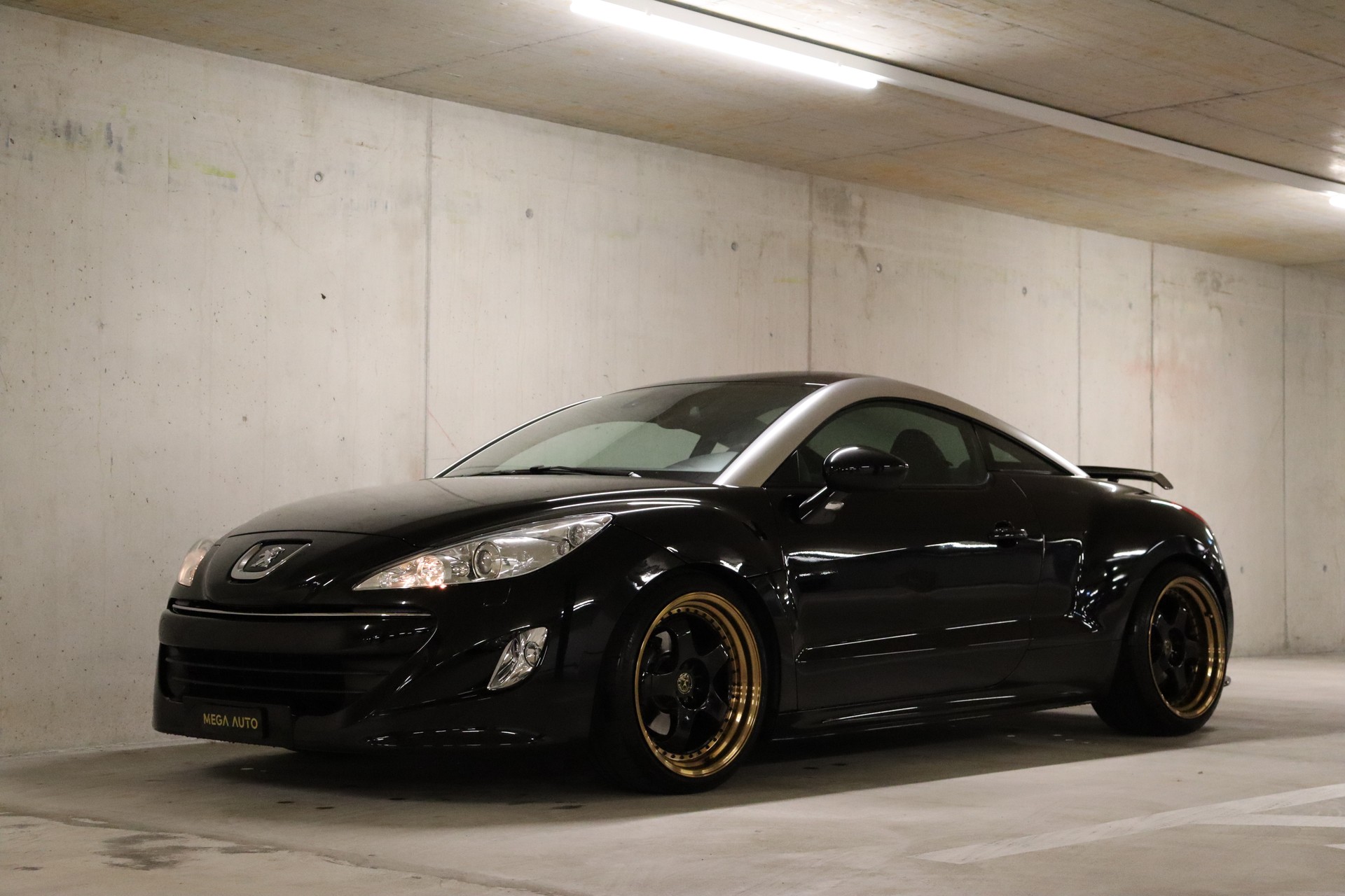 PEUGEOT RCZ 1.6 TURBO * AUTOMATIC * FRISCH AB MFK SOWIE SERVICE * TIEFERGELEGT * FELGEN *